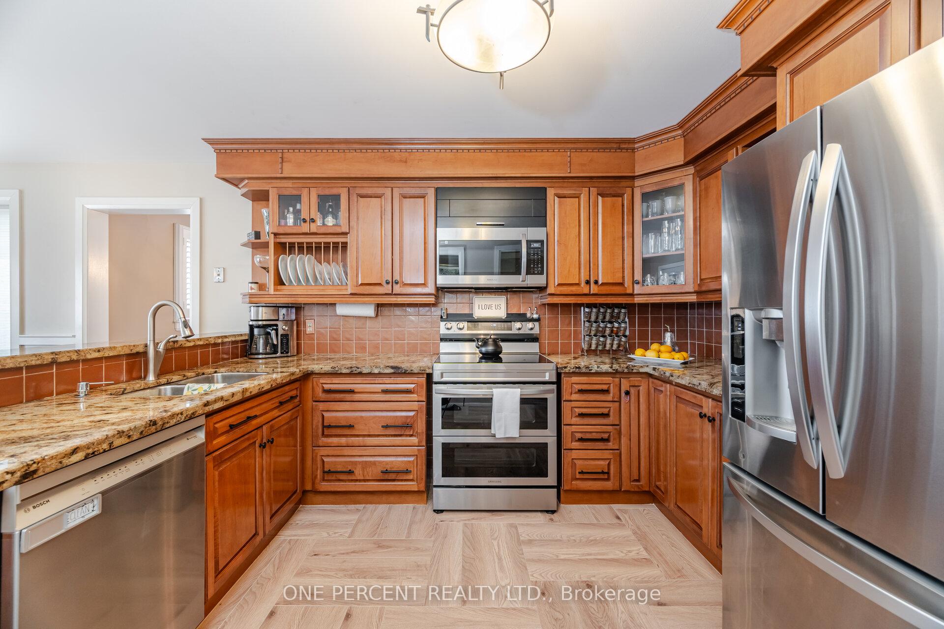 Photo 12 of 5 Bowes Court, Caledon, Bolton West — HOMEH