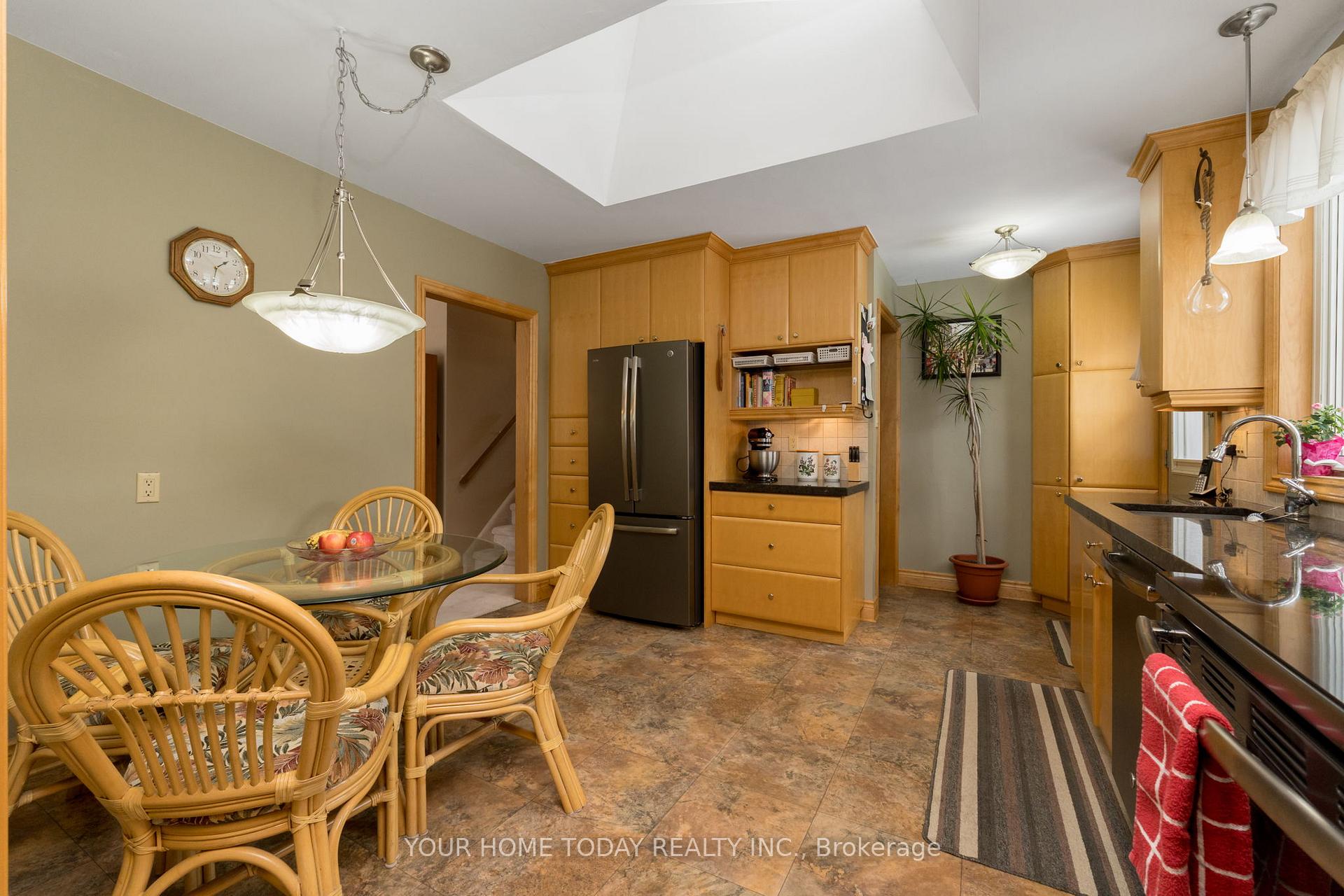 Photo 10 of 78 Marilyn Crescent, Halton Hills, Georgetown — HOMEH