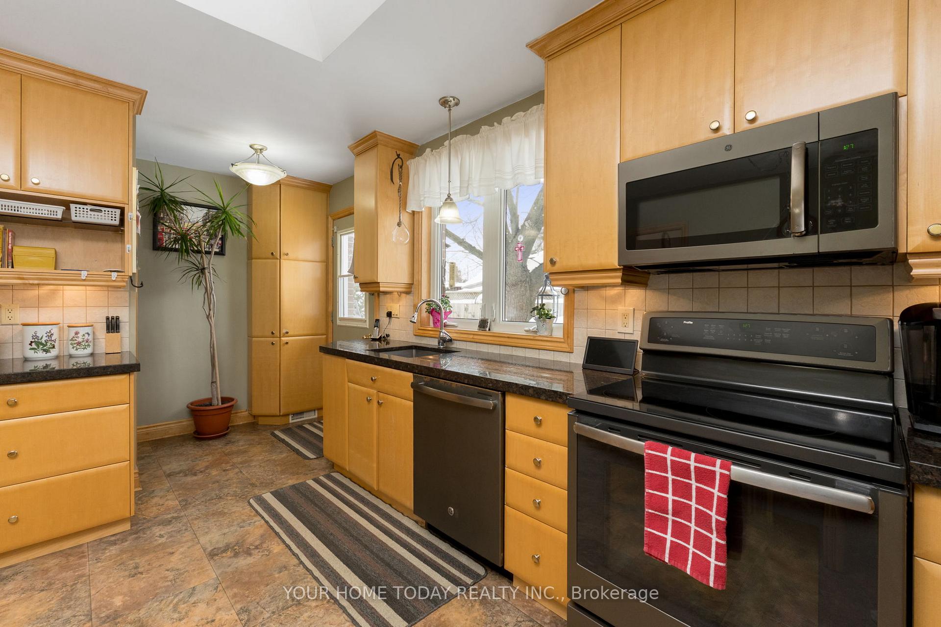 Photo 11 of 78 Marilyn Crescent, Halton Hills, Georgetown — HOMEH