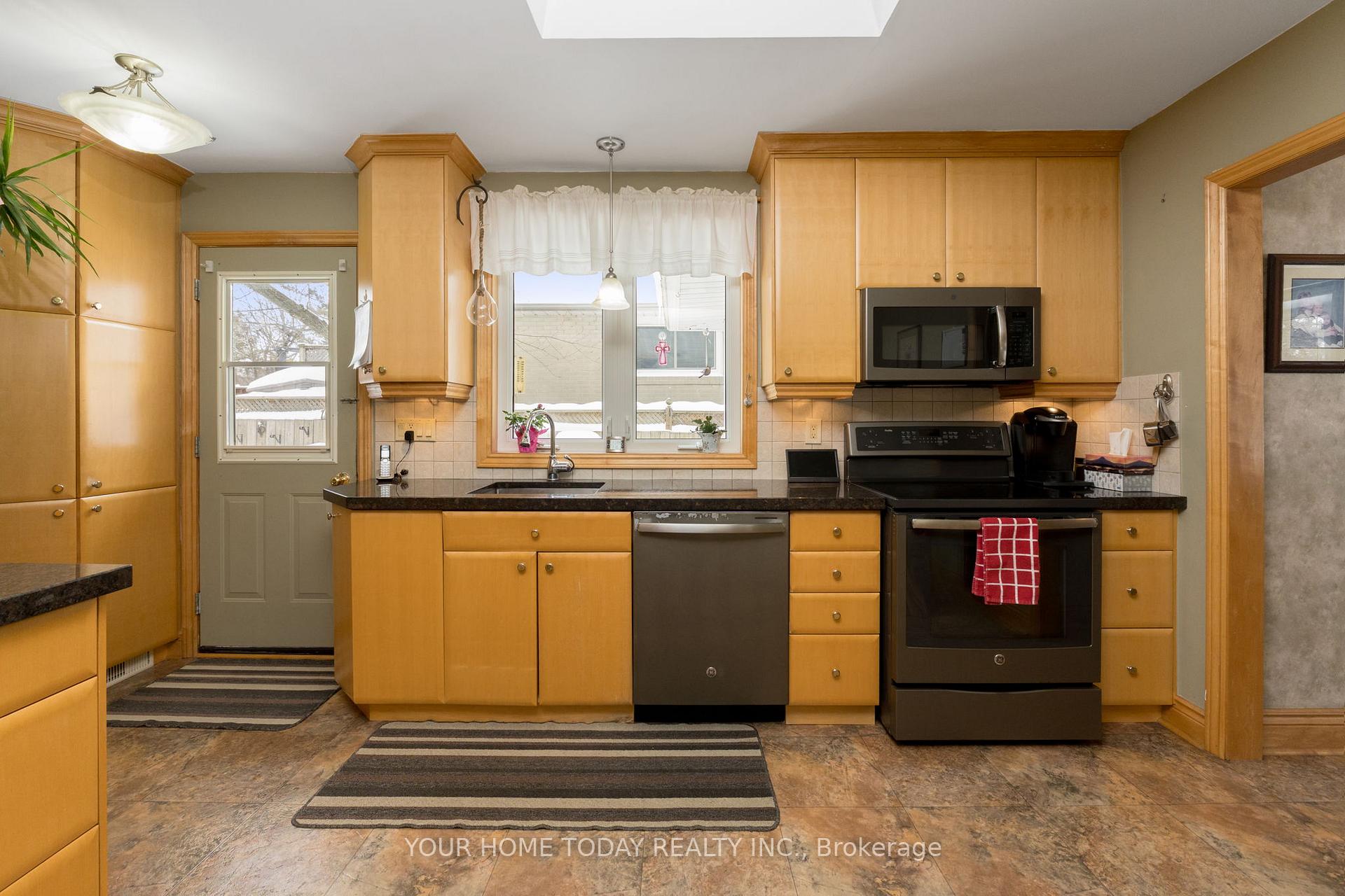 Photo 14 of 78 Marilyn Crescent, Halton Hills, Georgetown — HOMEH