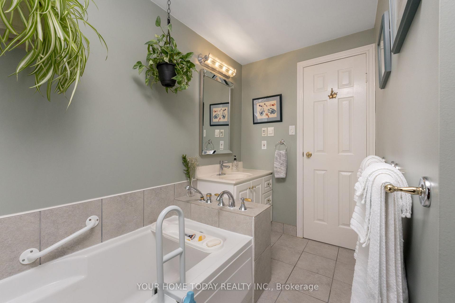 Photo 27 of 78 Marilyn Crescent, Halton Hills, Georgetown — HOMEH
