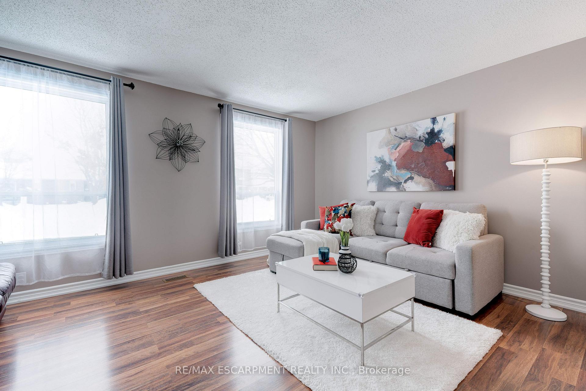 Photo 4 of 138 Sekura Crescent, Cambridge — HOMEH