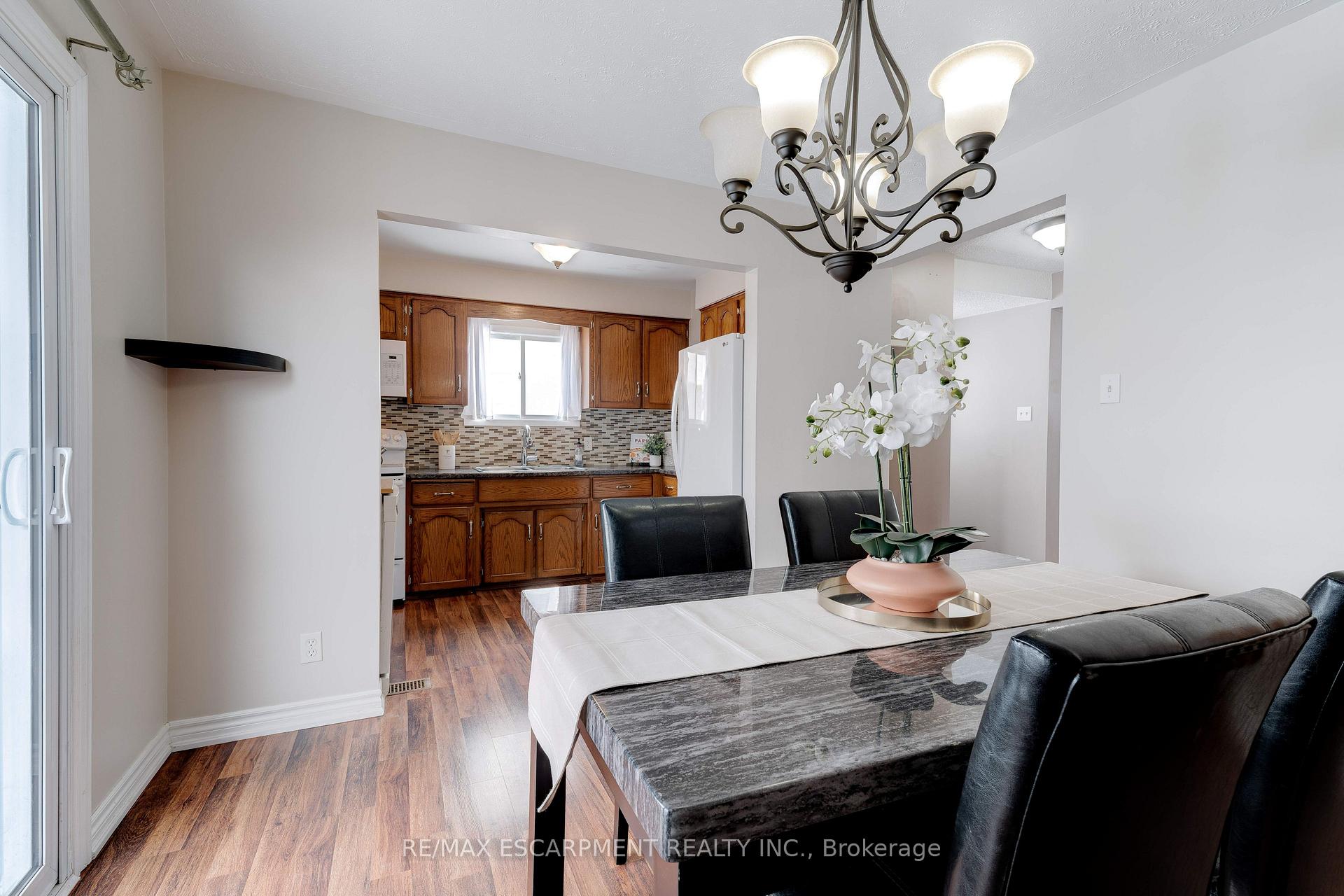 Photo 6 of 138 Sekura Crescent, Cambridge — HOMEH