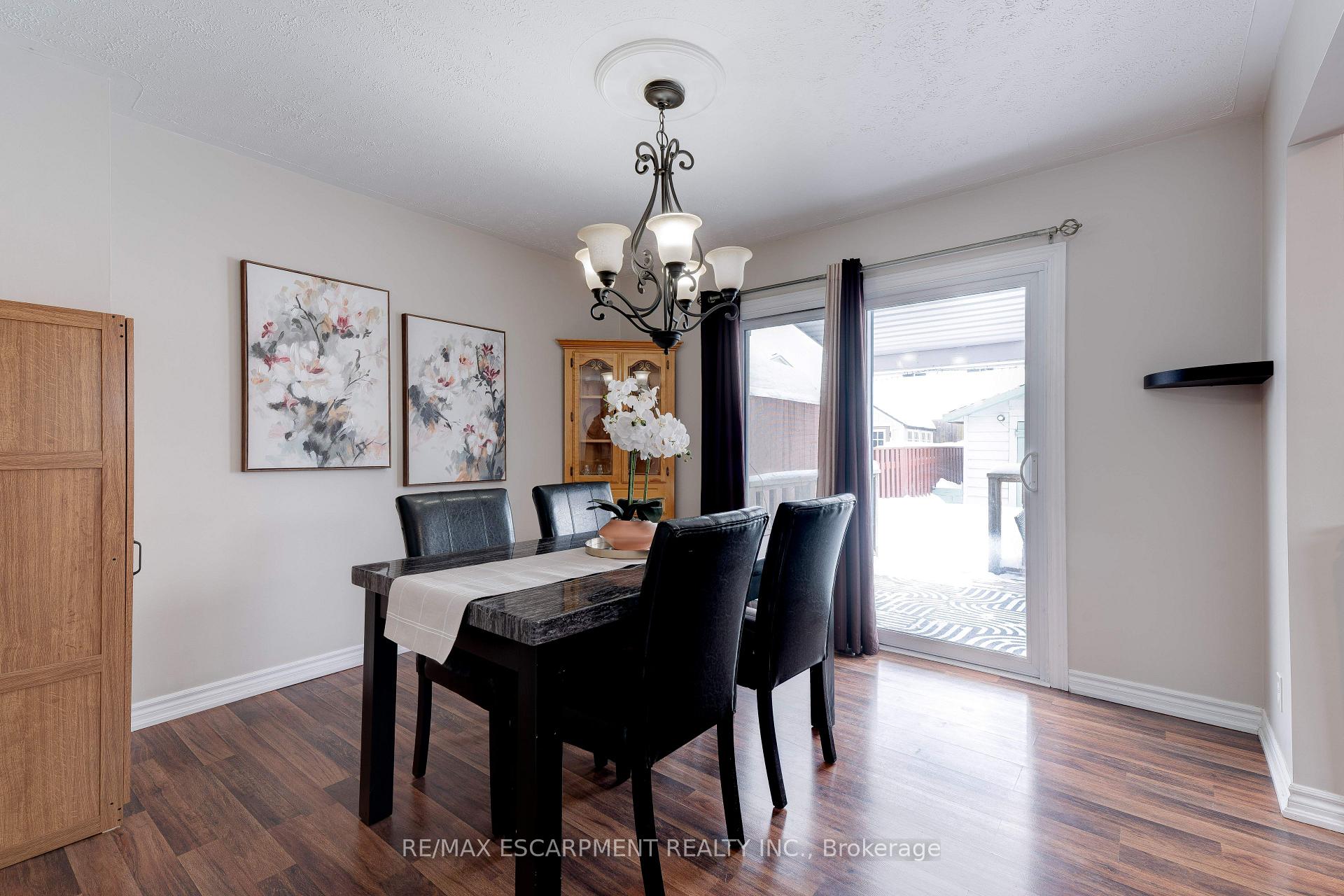 Photo 10 of 138 Sekura Crescent, Cambridge — HOMEH
