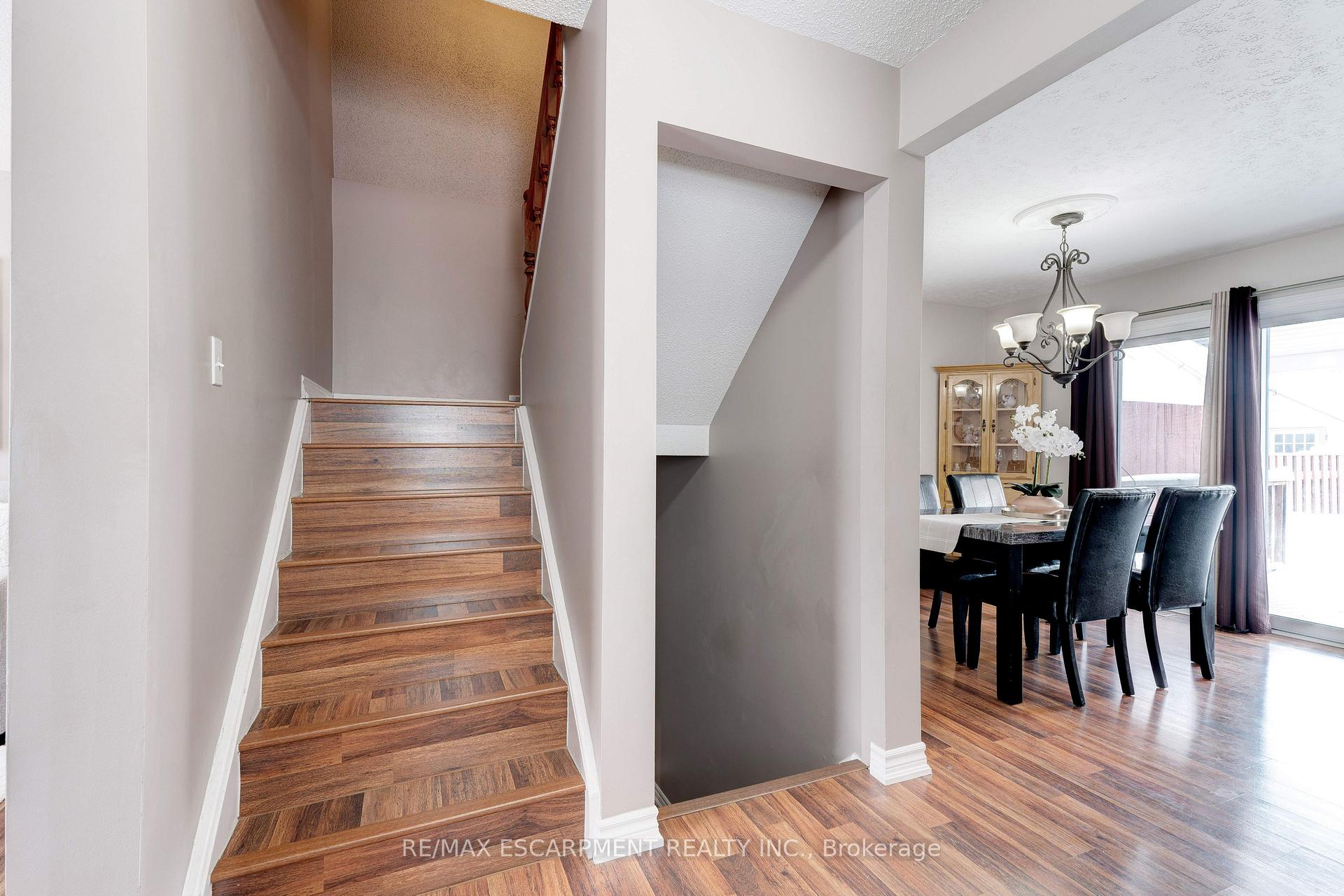 Photo 11 of 138 Sekura Crescent, Cambridge — HOMEH