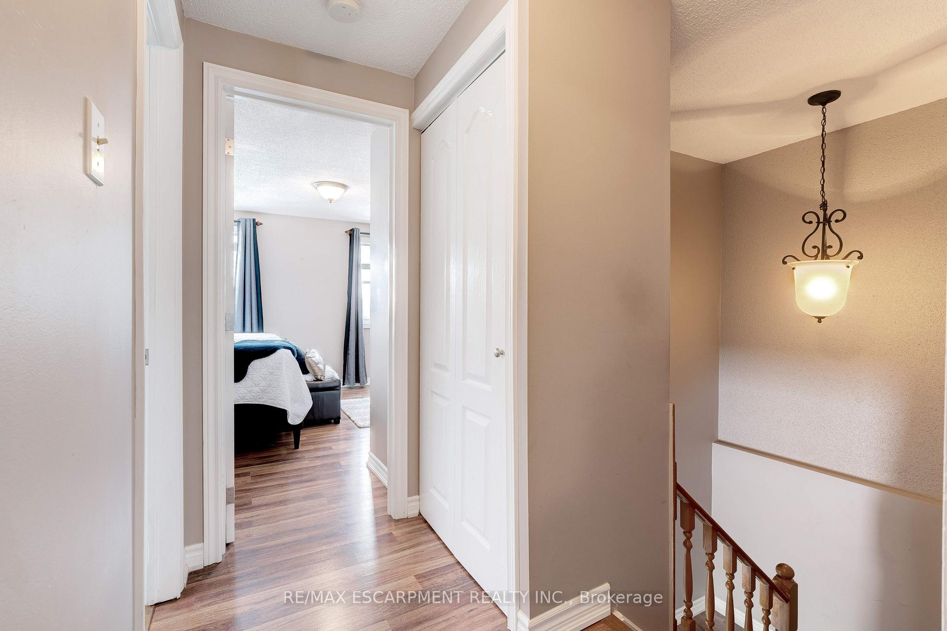 Photo 12 of 138 Sekura Crescent, Cambridge — HOMEH