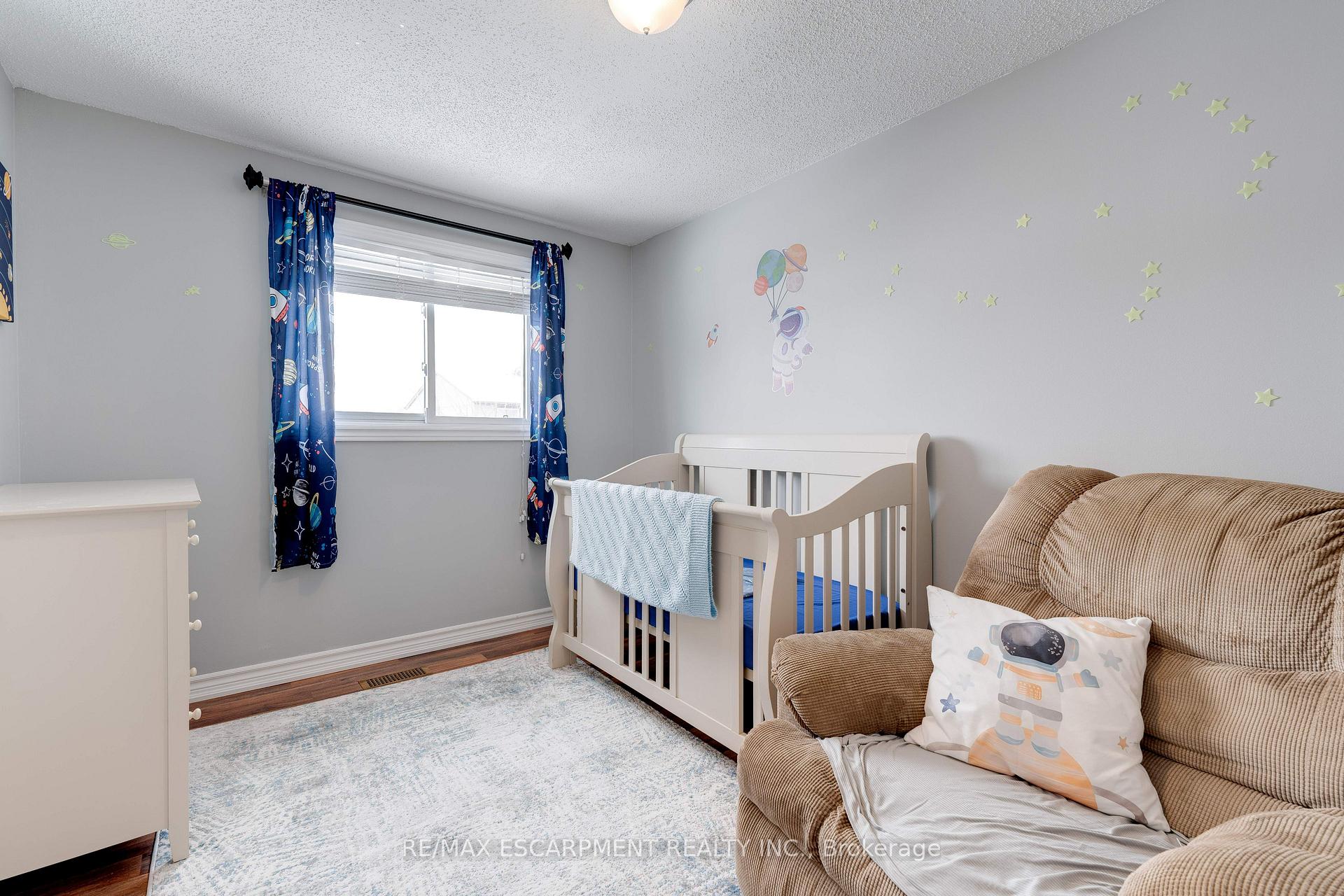 Photo 17 of 138 Sekura Crescent, Cambridge — HOMEH