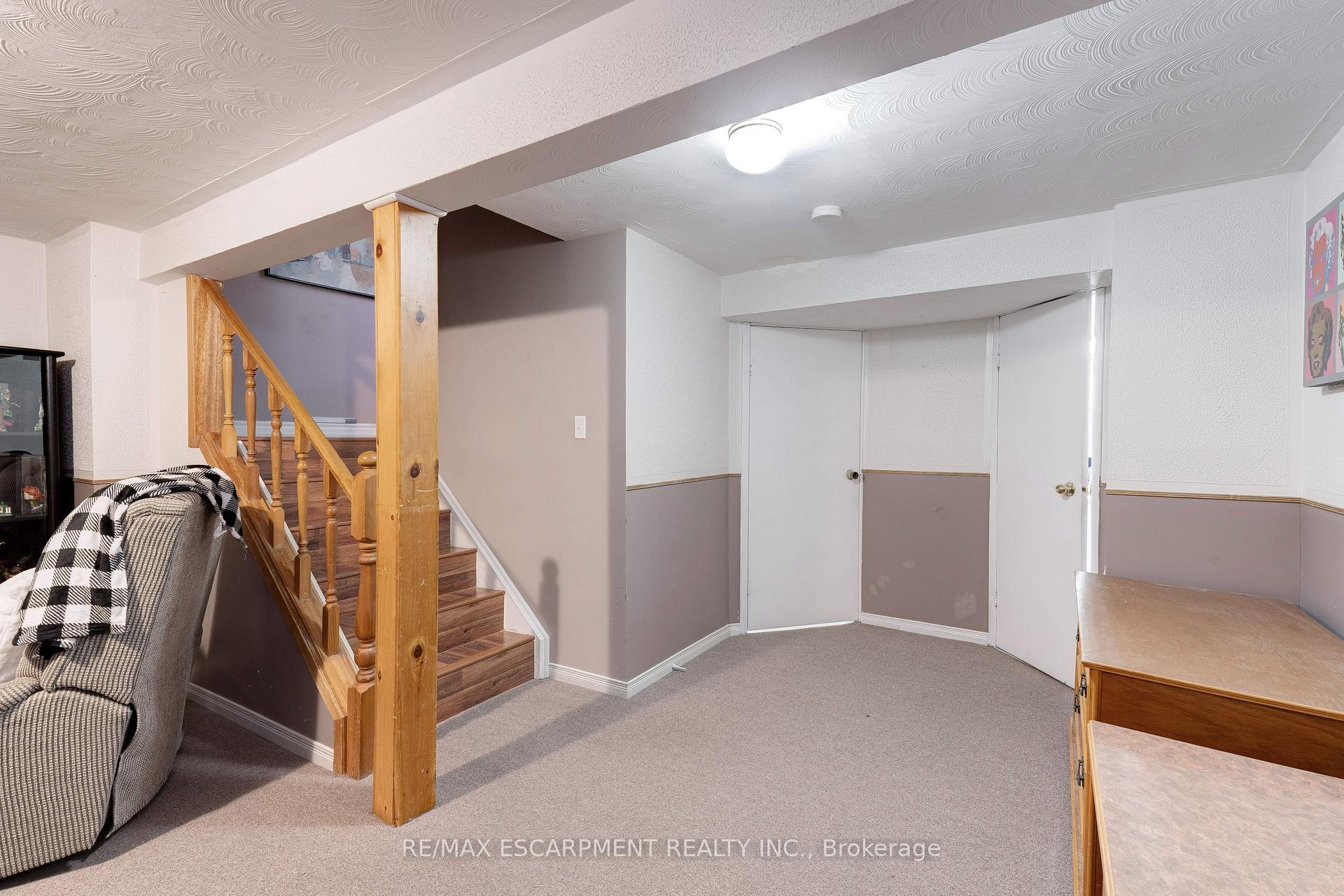 Photo 20 of 138 Sekura Crescent, Cambridge — HOMEH
