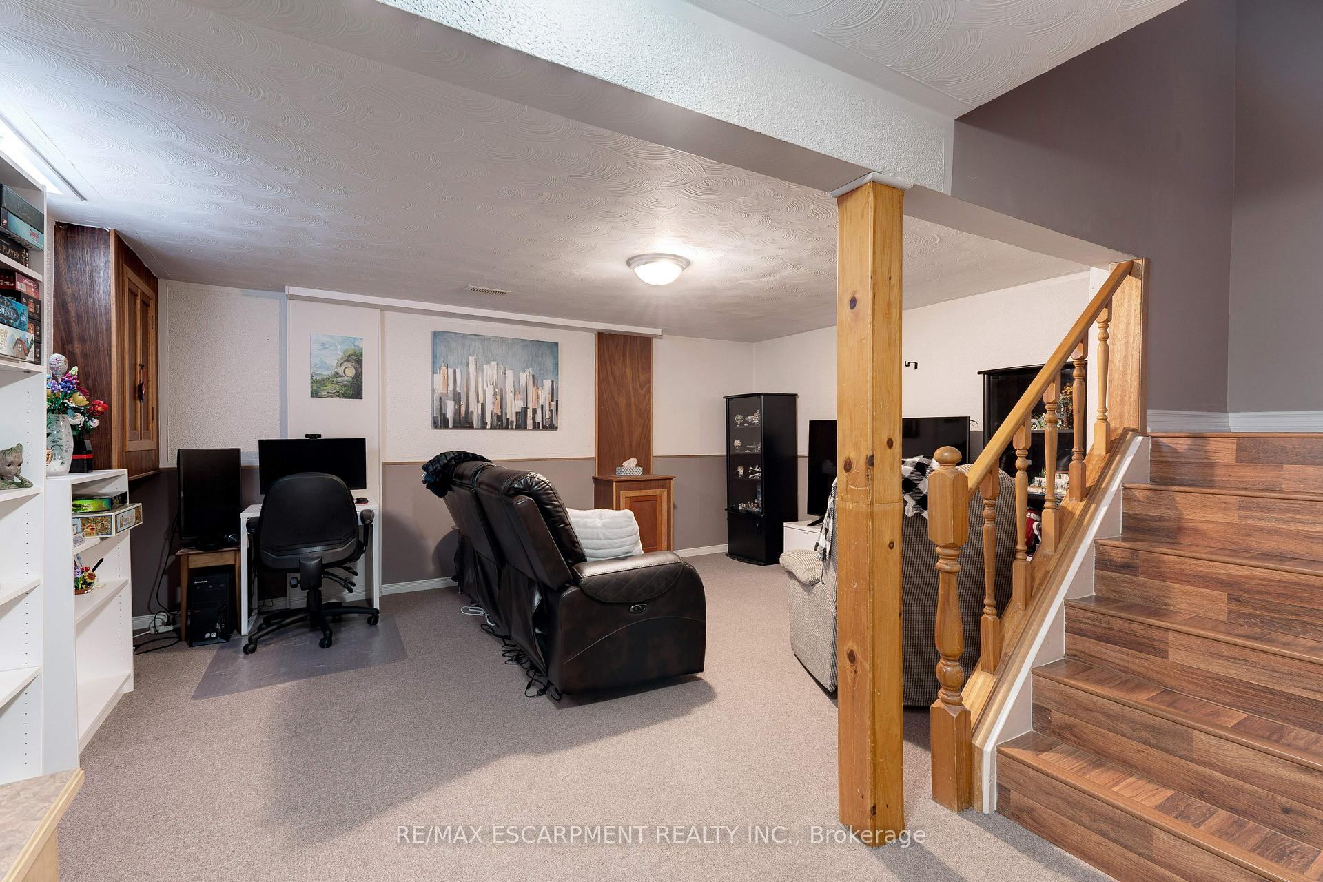Photo 21 of 138 Sekura Crescent, Cambridge — HOMEH