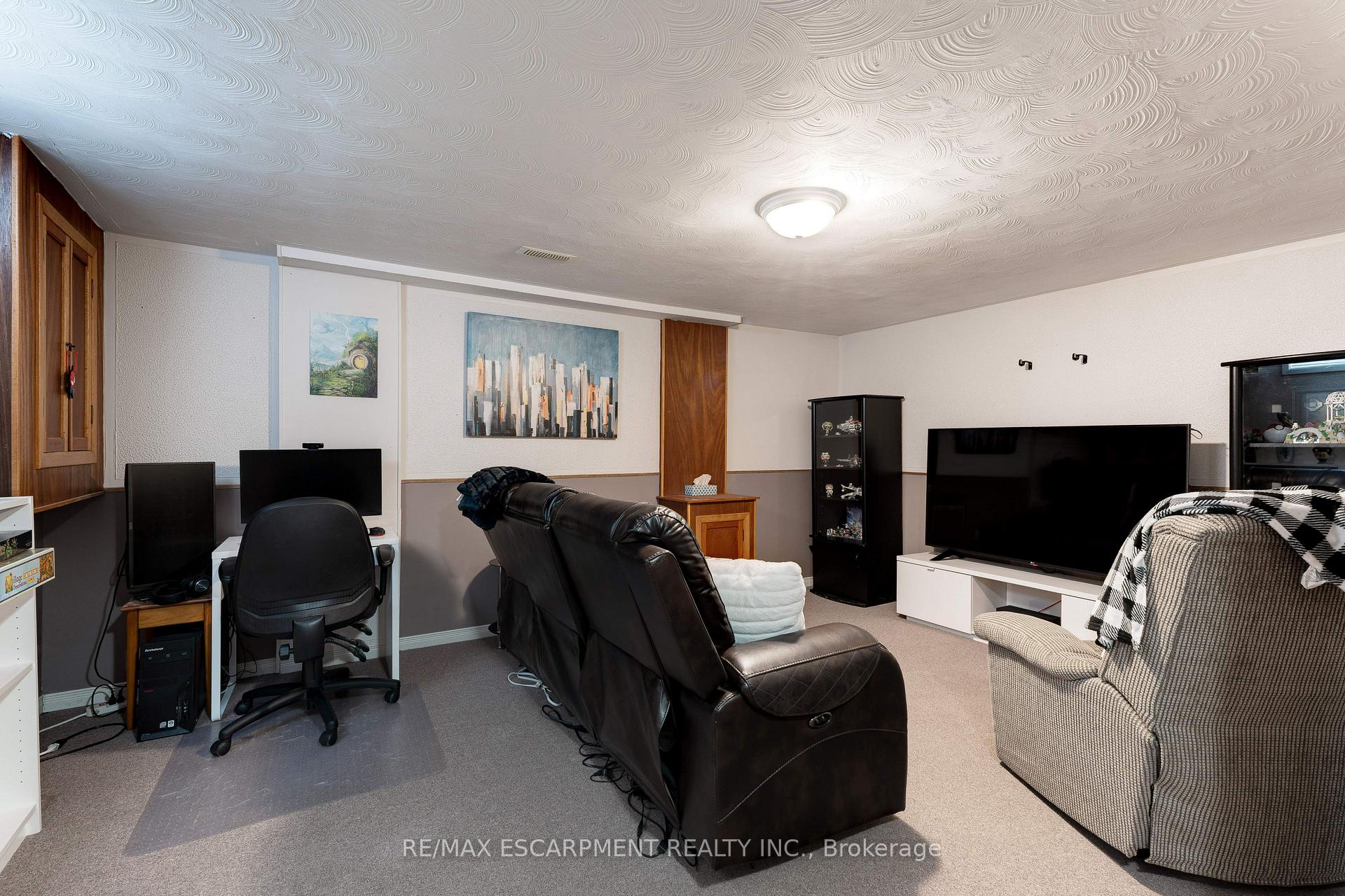 Photo 22 of 138 Sekura Crescent, Cambridge — HOMEH