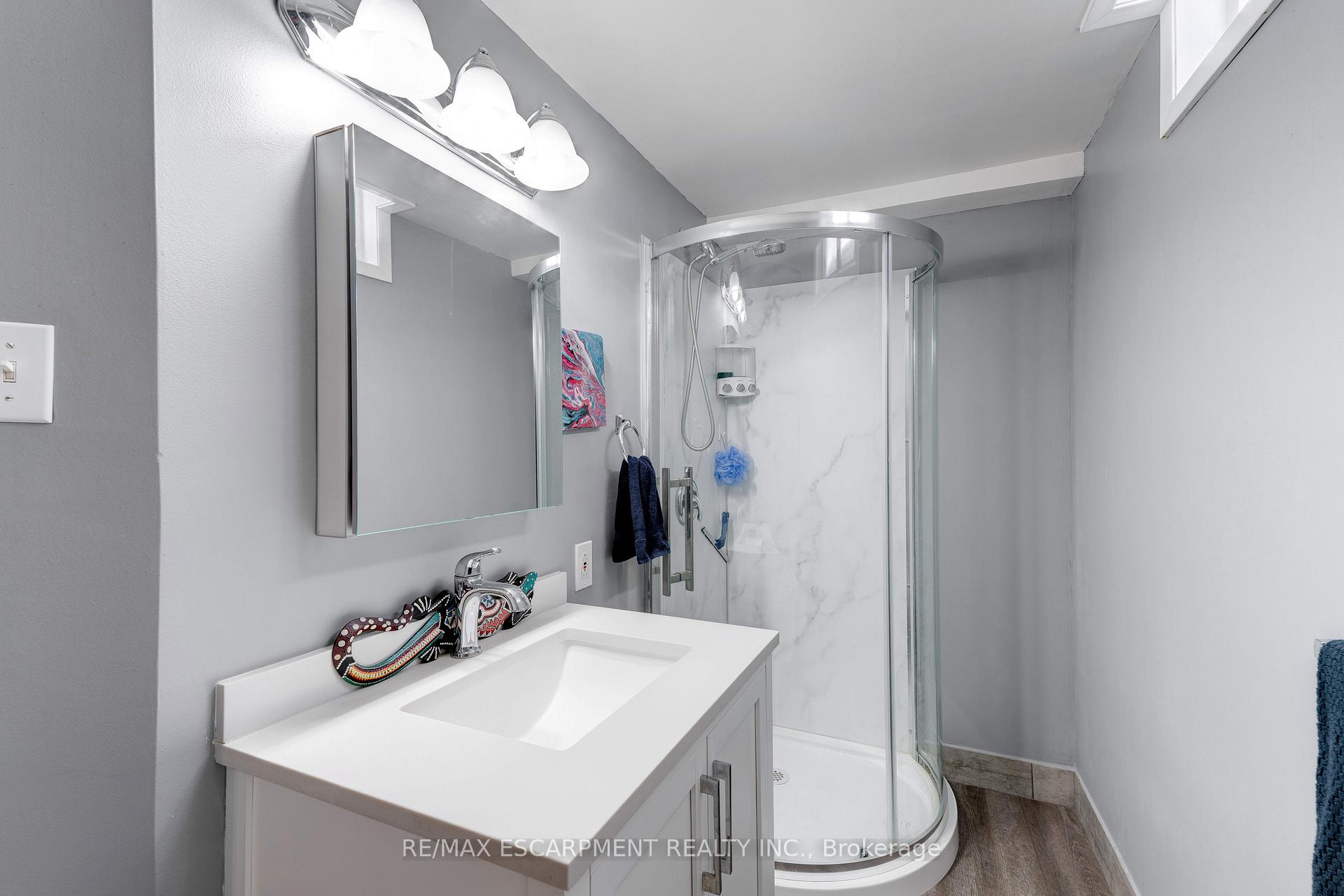 Photo 23 of 138 Sekura Crescent, Cambridge — HOMEH
