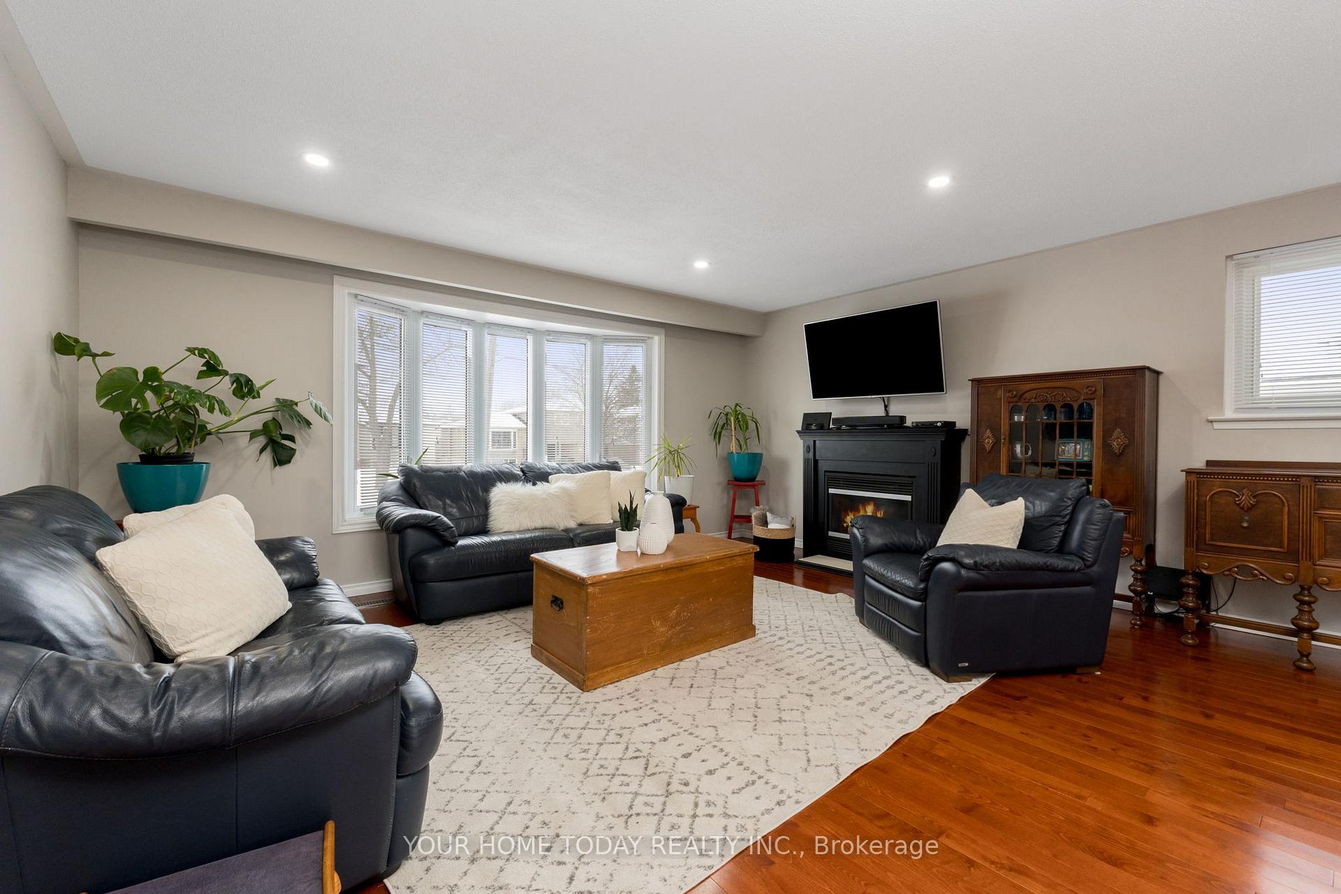 Photo 7 of 76 Marilyn Crescent, Halton Hills, Georgetown — HOMEH