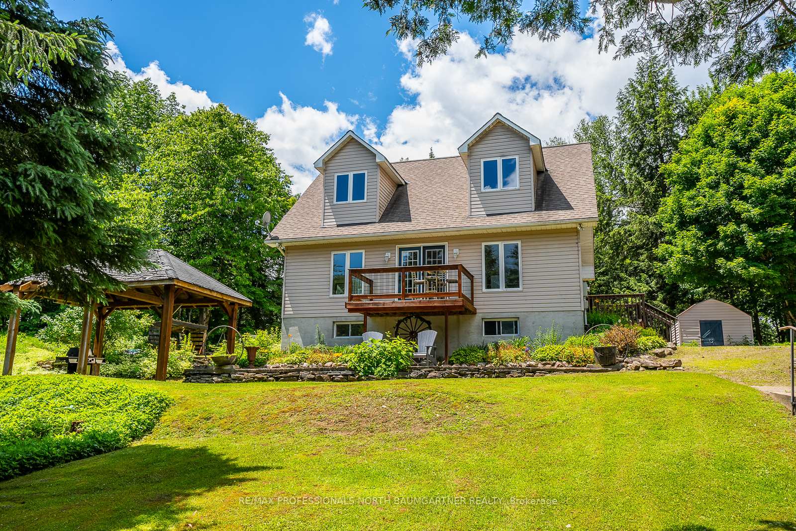 Front of 1035 Pebble Brook Lane