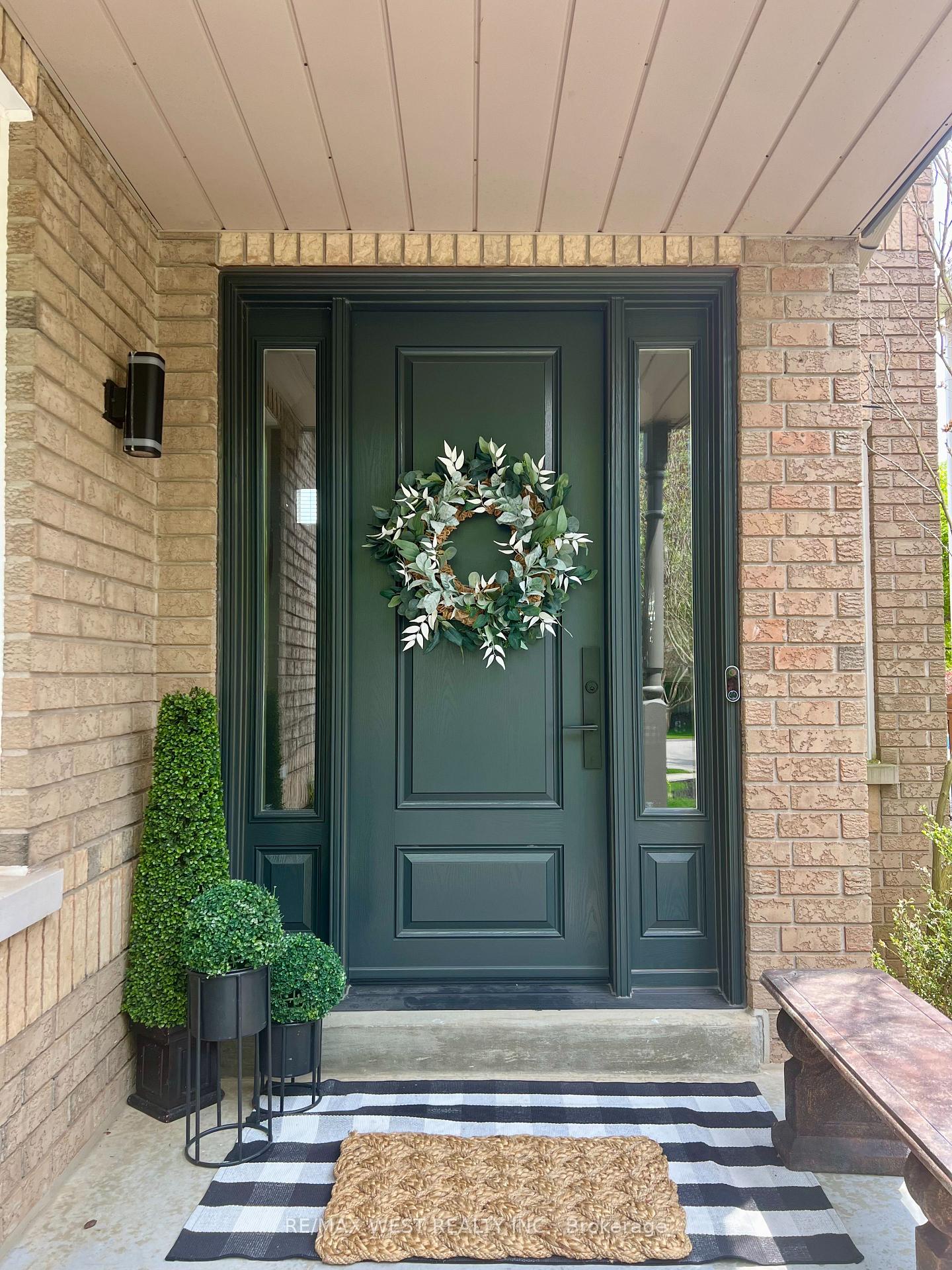 Photo 2 of 6 Robina Avenue, Halton Hills, Georgetown — HOMEH