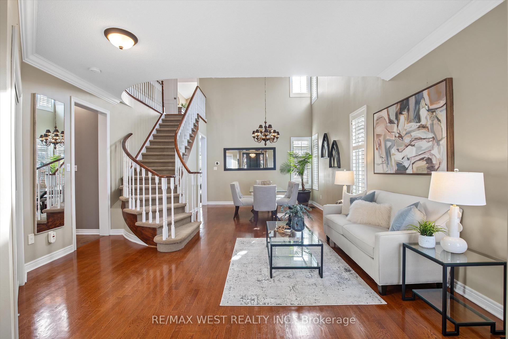 Photo 3 of 6 Robina Avenue, Halton Hills, Georgetown — HOMEH