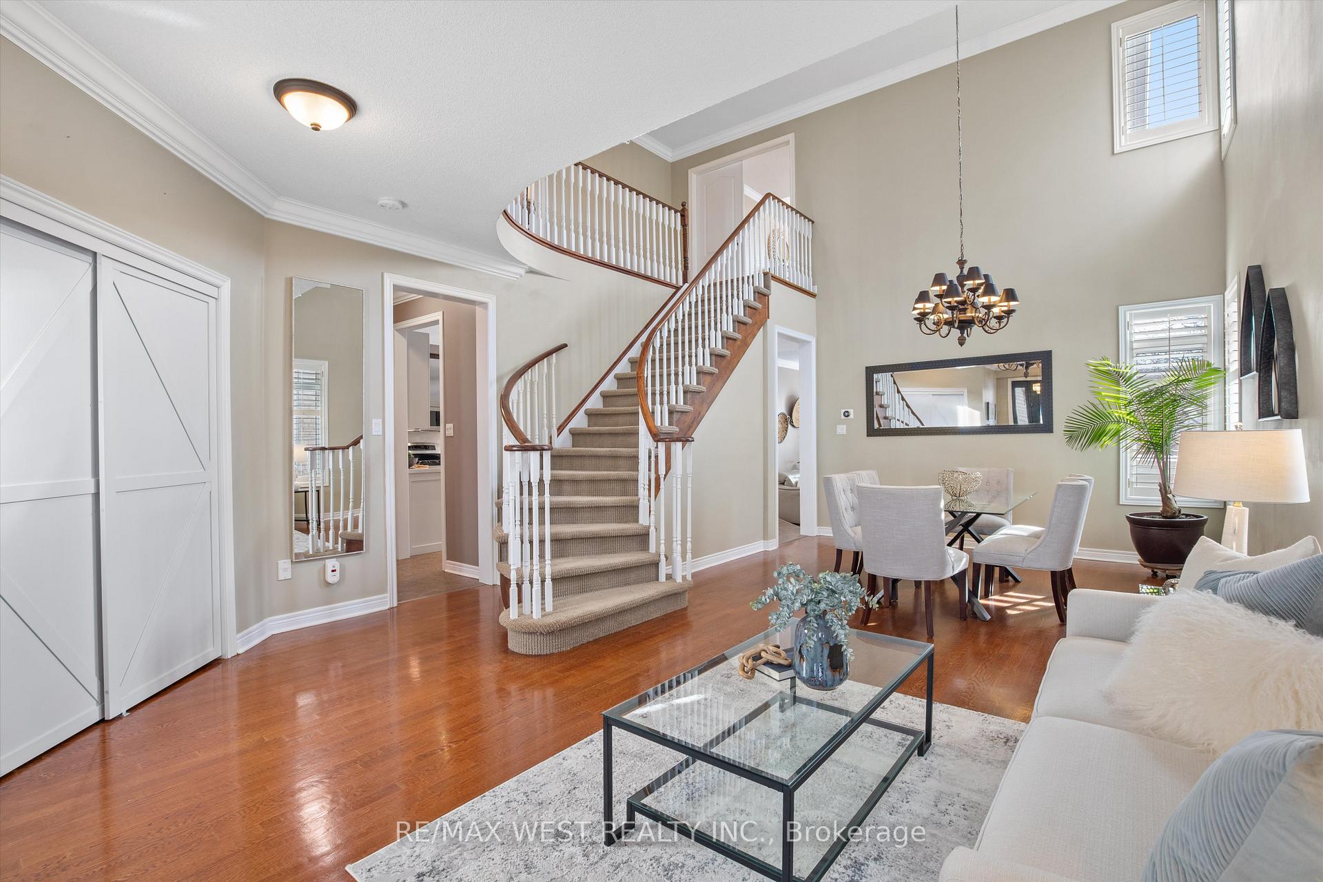 Photo 4 of 6 Robina Avenue, Halton Hills, Georgetown — HOMEH