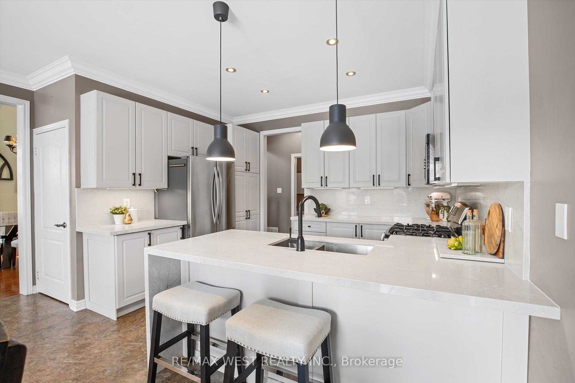 Photo 8 of 6 Robina Avenue, Halton Hills, Georgetown — HOMEH