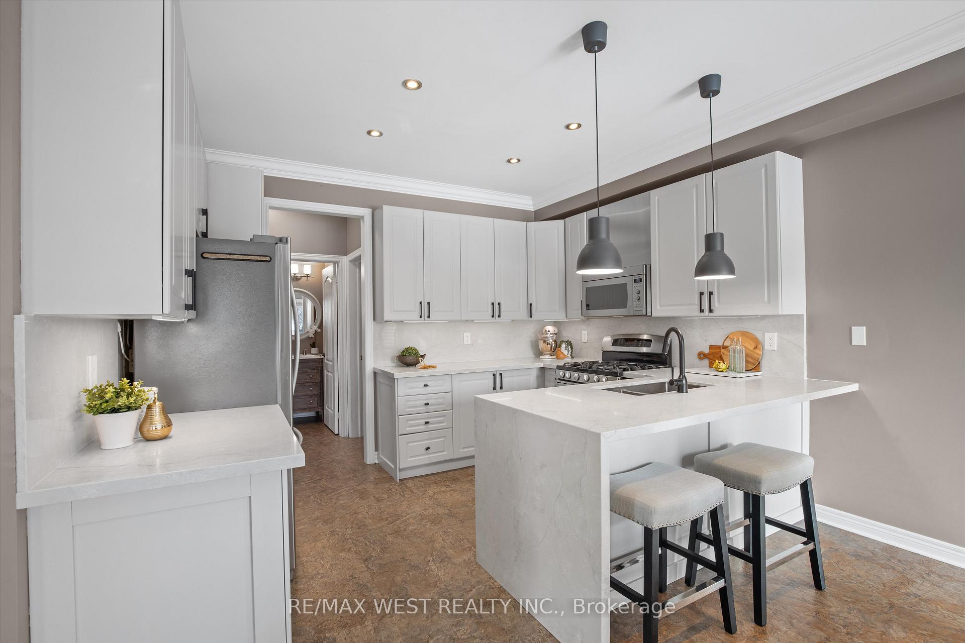 Photo 10 of 6 Robina Avenue, Halton Hills, Georgetown — HOMEH