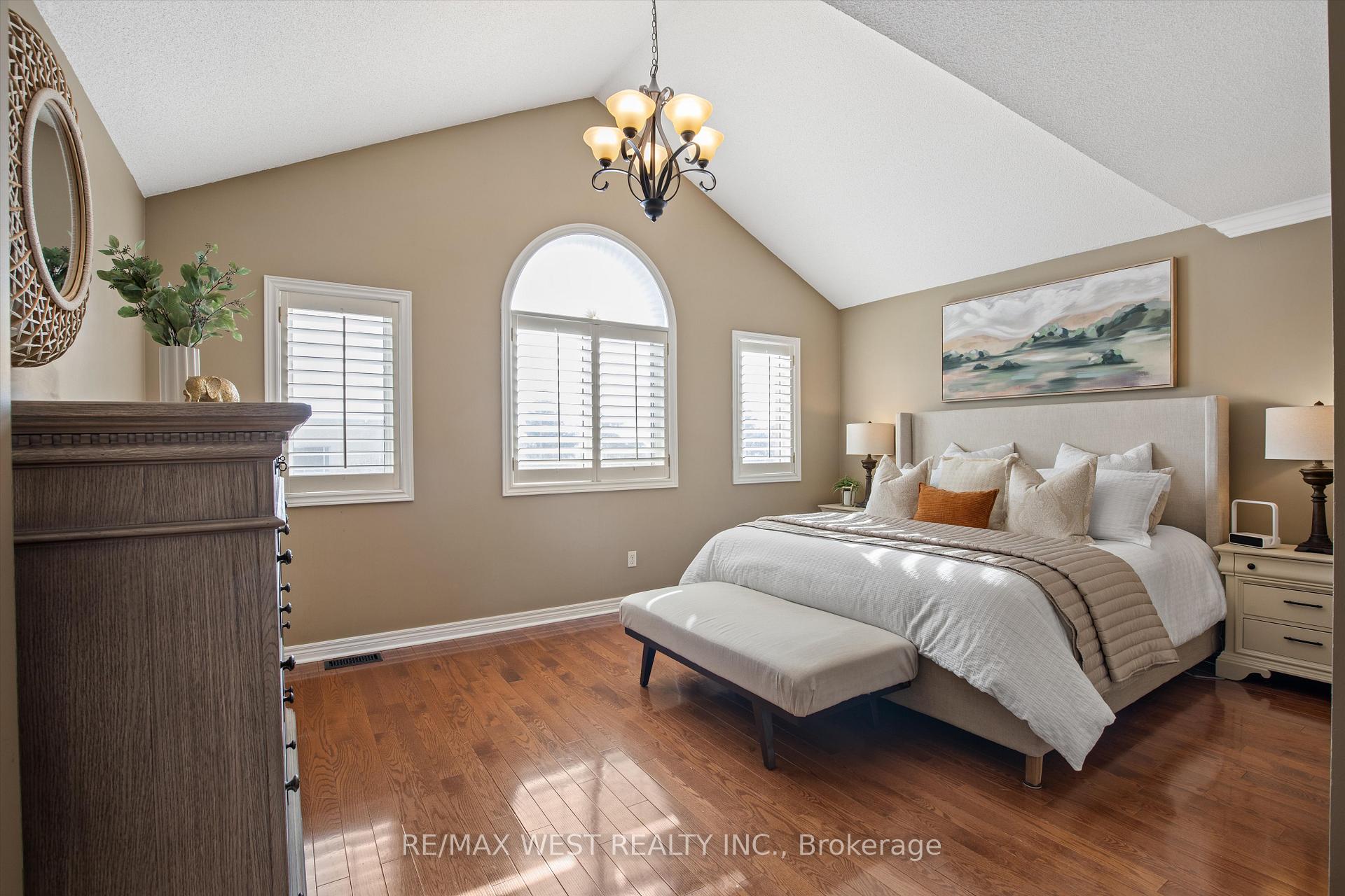 Photo 15 of 6 Robina Avenue, Halton Hills, Georgetown — HOMEH