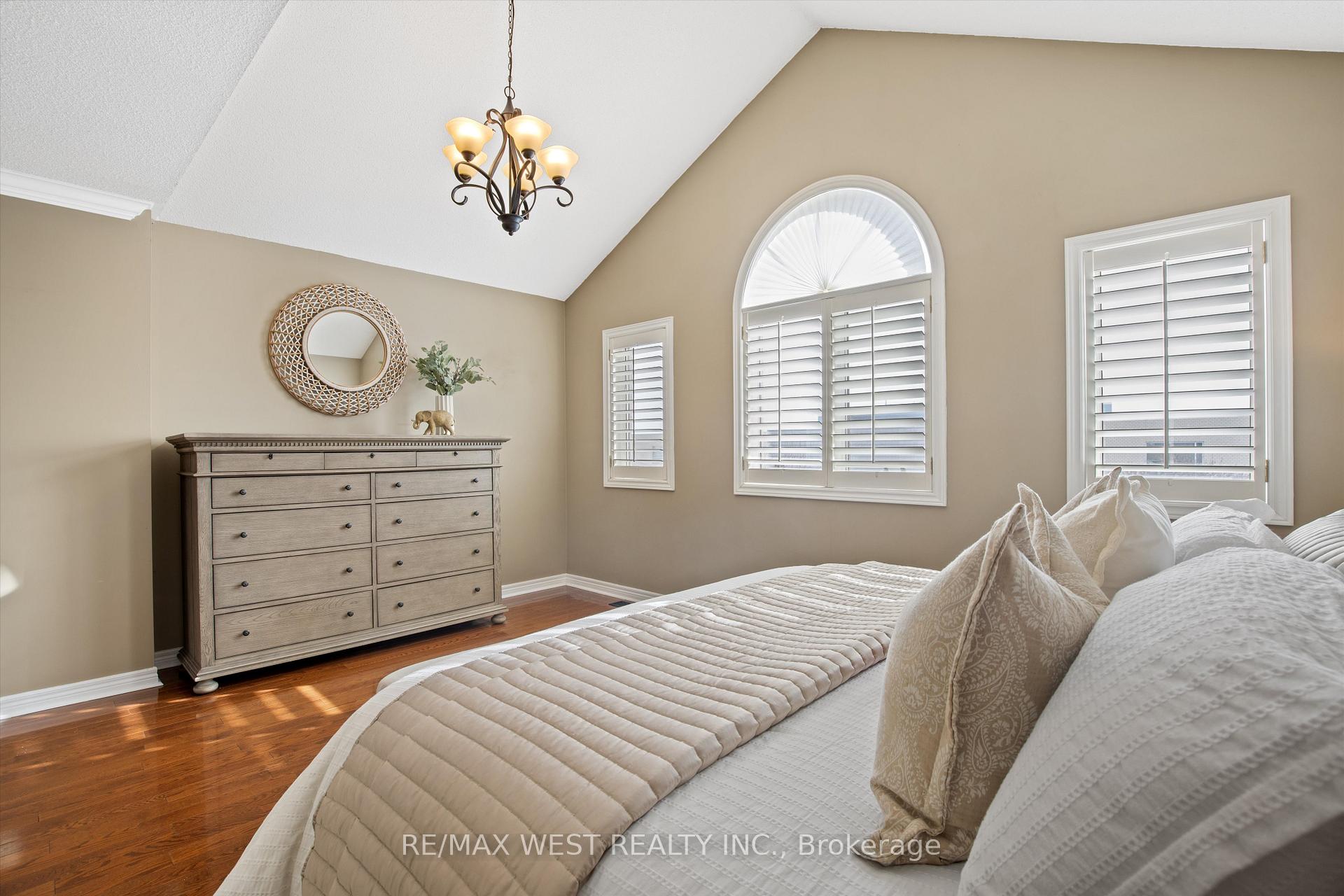 Photo 16 of 6 Robina Avenue, Halton Hills, Georgetown — HOMEH