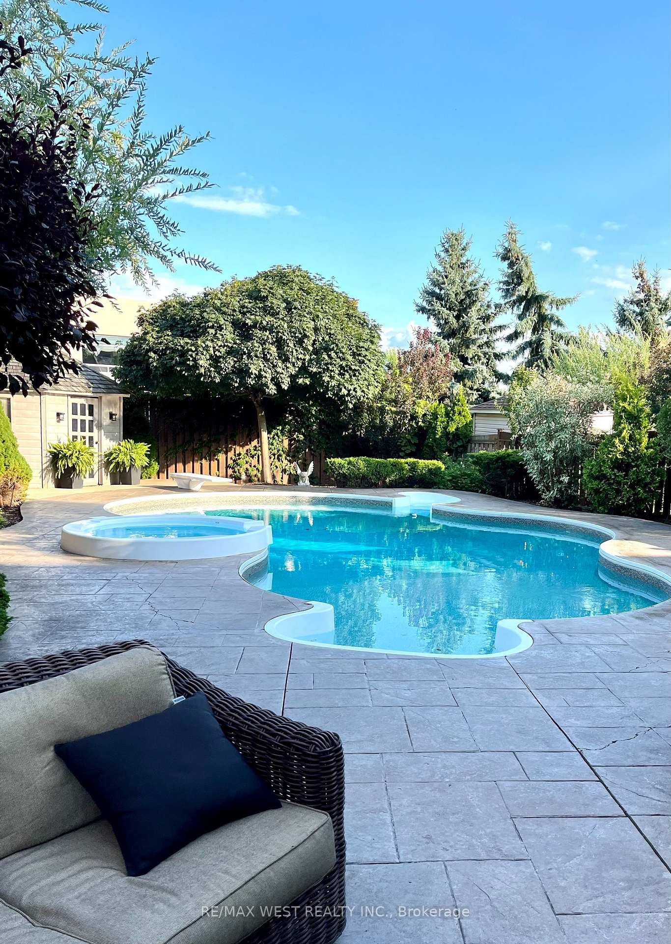 Photo 32 of 6 Robina Avenue, Halton Hills, Georgetown — HOMEH