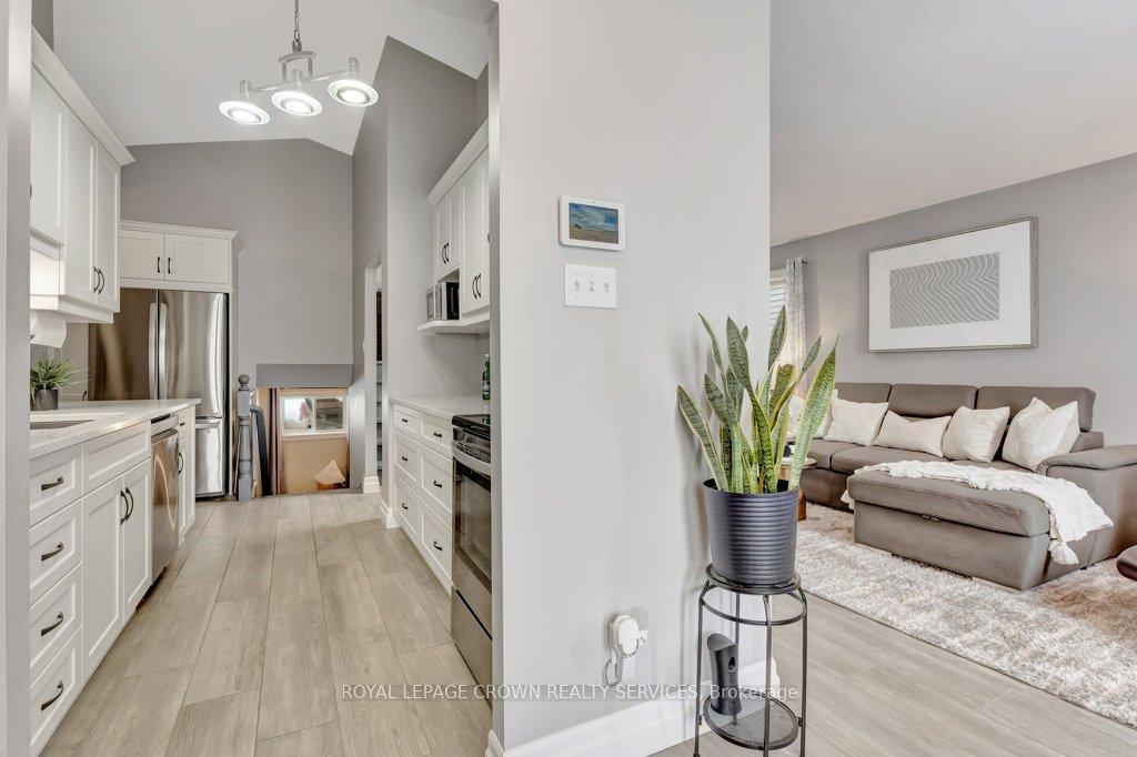 Photo 8 of 542 Trico Drive, Cambridge — HOMEH