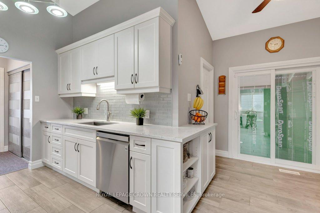 Photo 12 of 542 Trico Drive, Cambridge — HOMEH