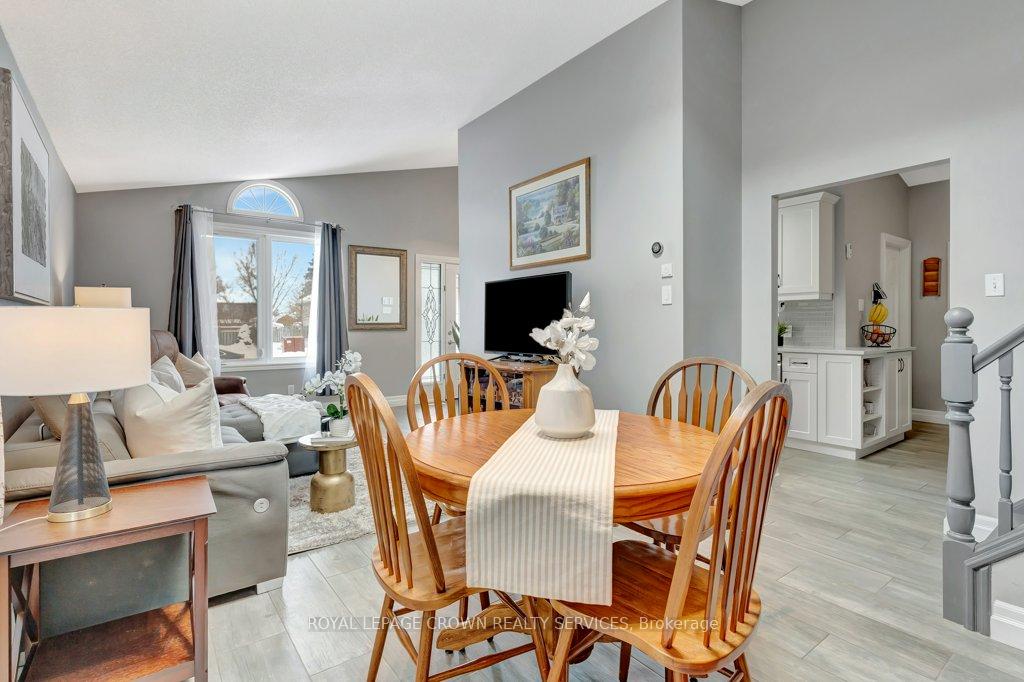 Photo 19 of 542 Trico Drive, Cambridge — HOMEH