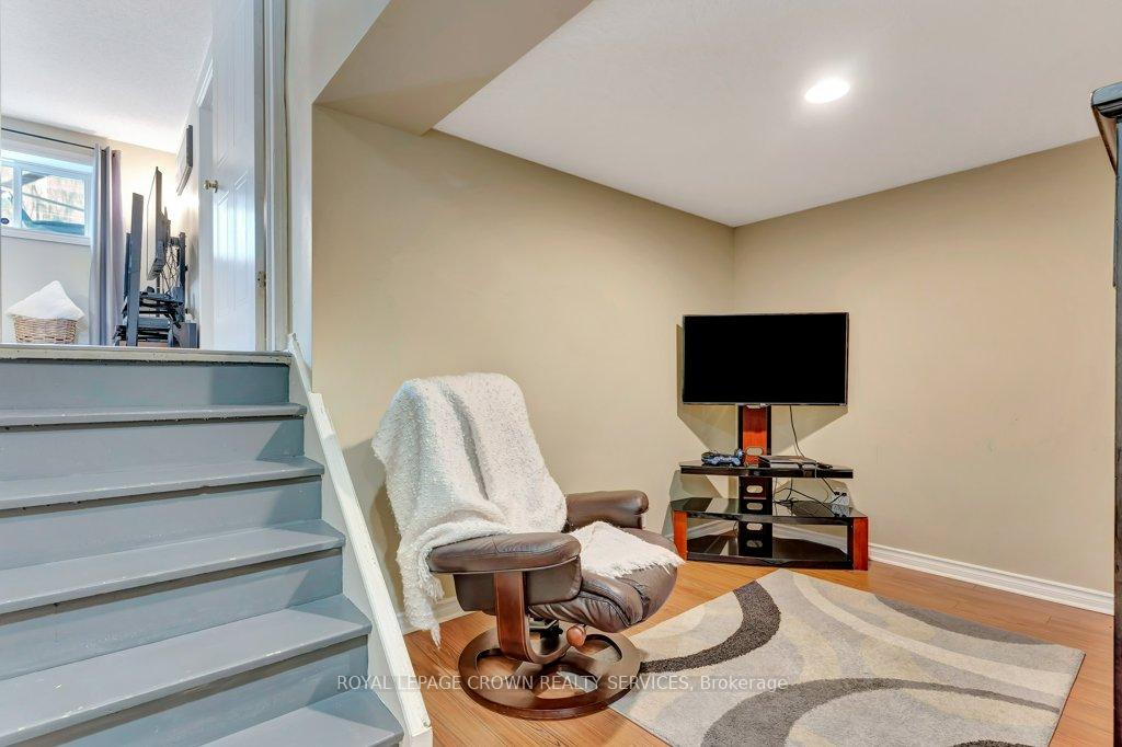 Photo 32 of 542 Trico Drive, Cambridge — HOMEH