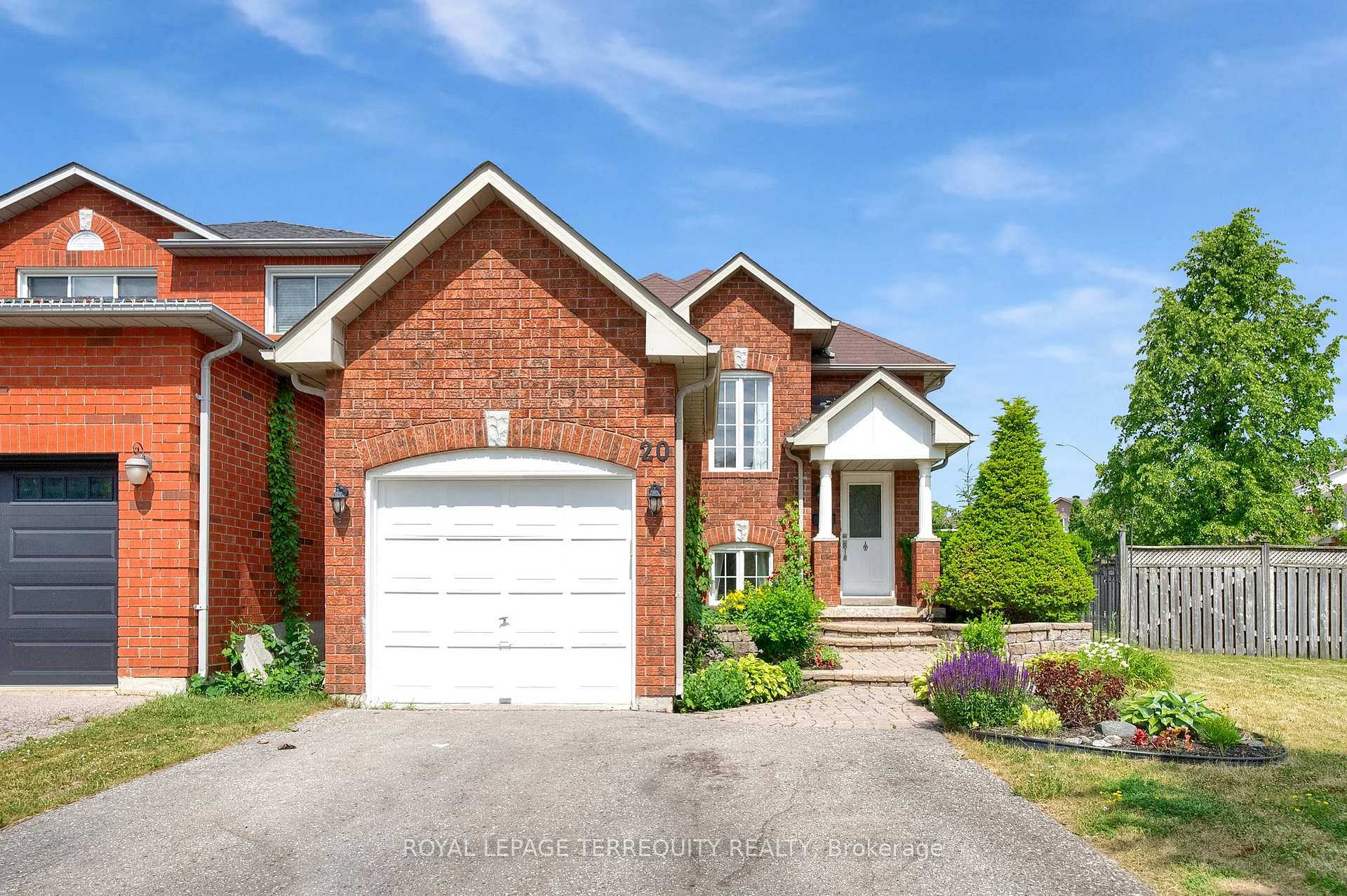 Photo 3 of 20 Abernethy Crescent, Clarington, Bowmanville — HOMEH