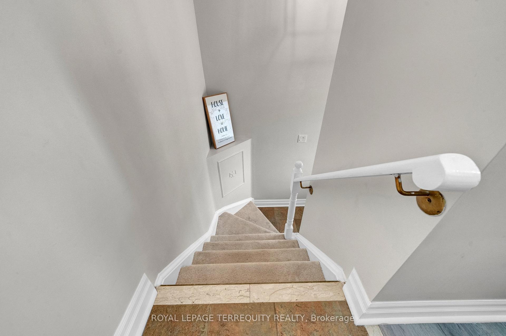 Photo 5 of 20 Abernethy Crescent, Clarington, Bowmanville — HOMEH