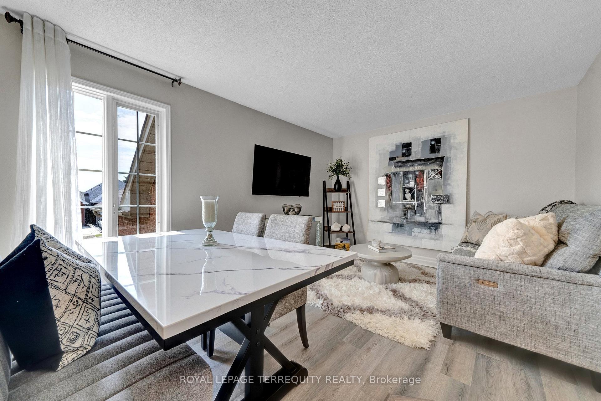 Photo 7 of 20 Abernethy Crescent, Clarington, Bowmanville — HOMEH