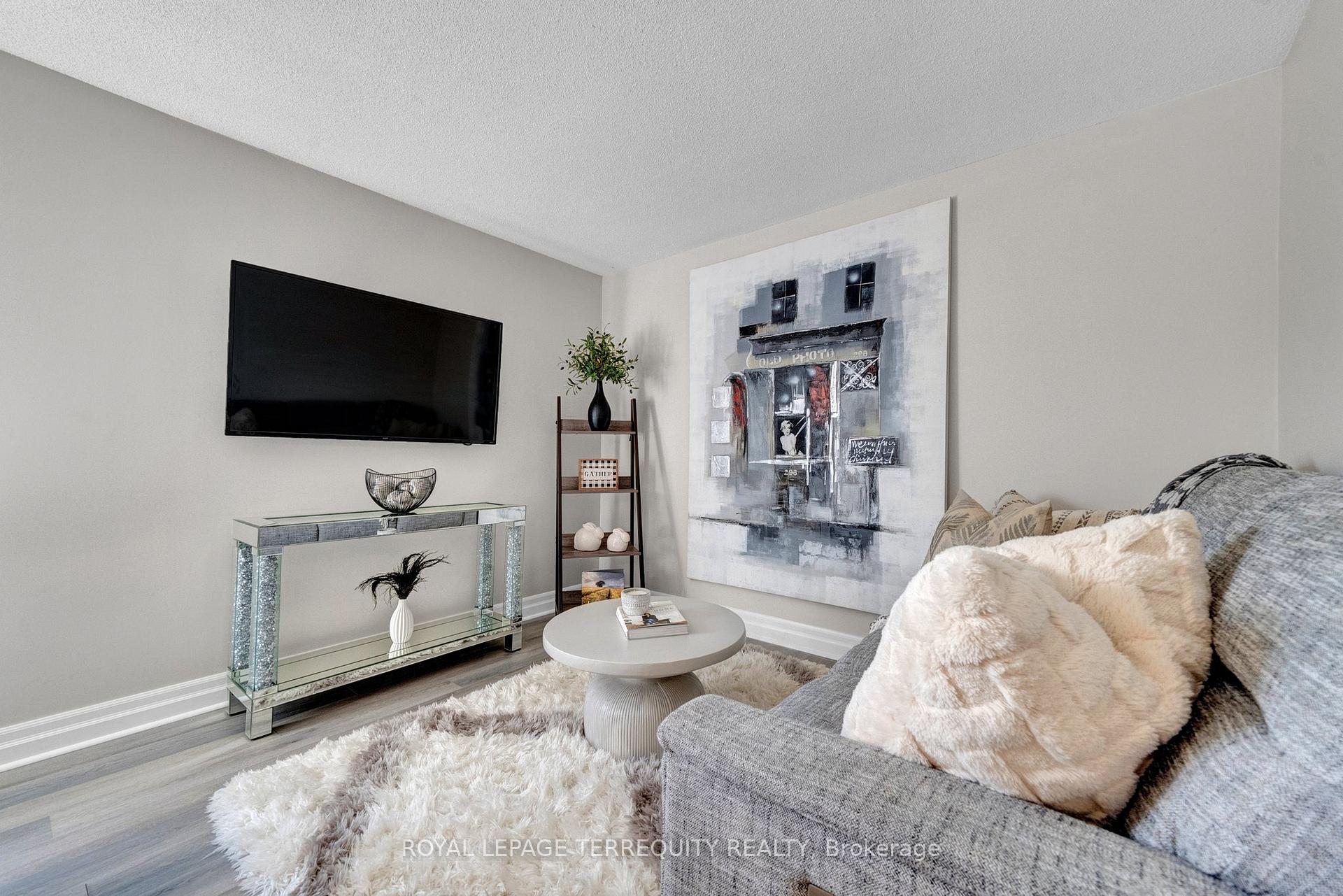Photo 8 of 20 Abernethy Crescent, Clarington, Bowmanville — HOMEH
