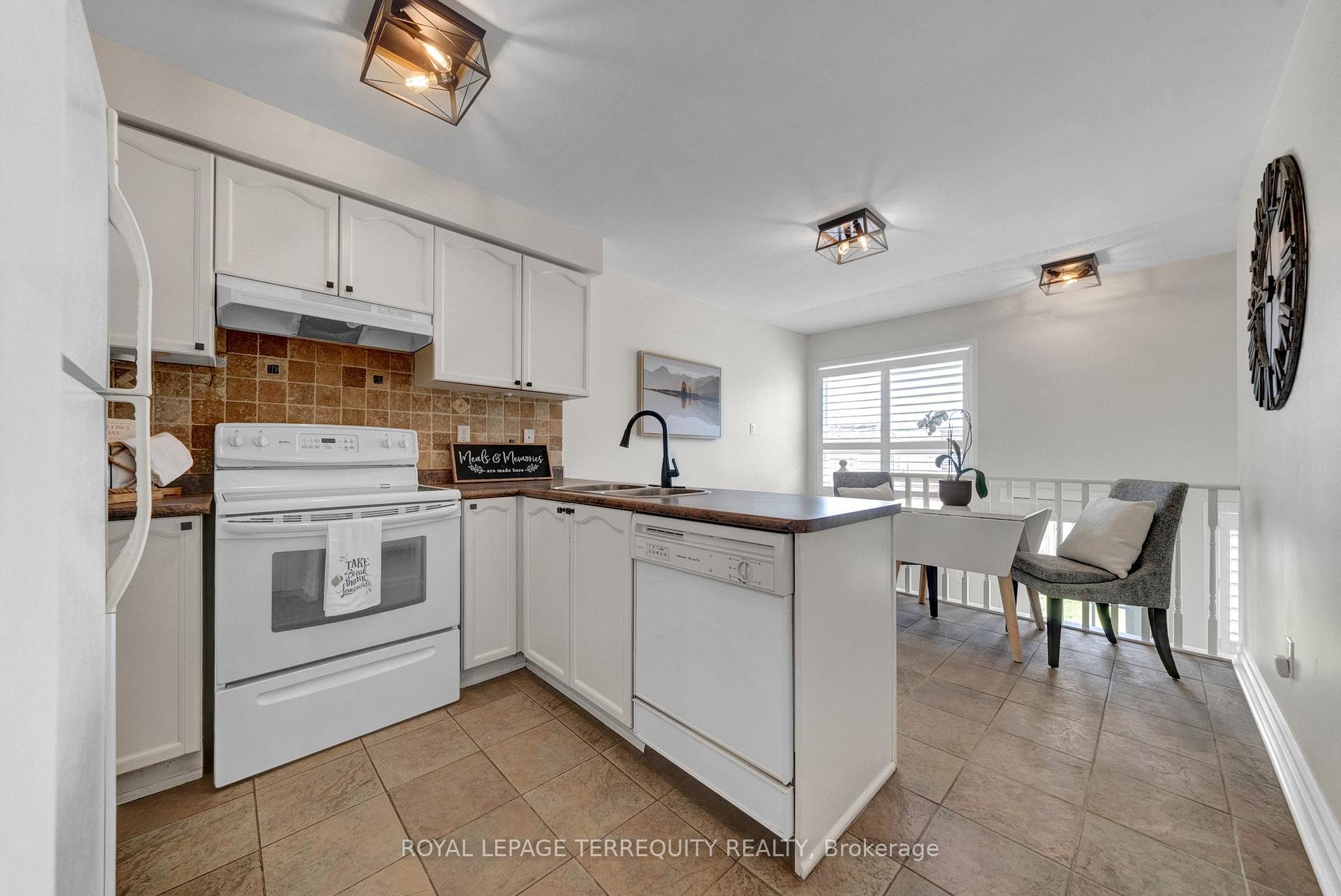 Photo 10 of 20 Abernethy Crescent, Clarington, Bowmanville — HOMEH