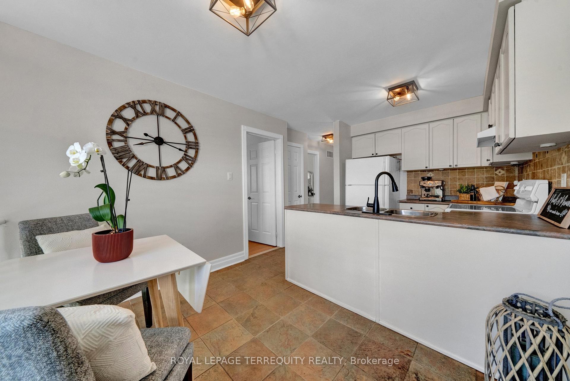 Photo 12 of 20 Abernethy Crescent, Clarington, Bowmanville — HOMEH