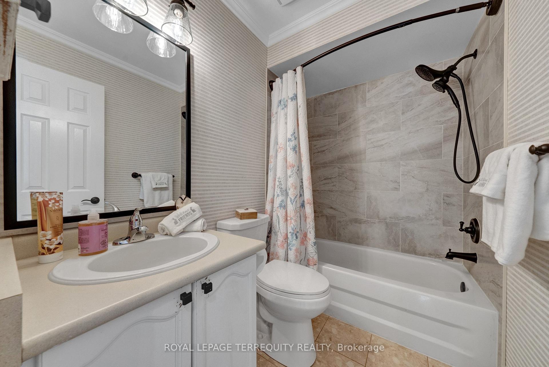 Photo 15 of 20 Abernethy Crescent, Clarington, Bowmanville — HOMEH