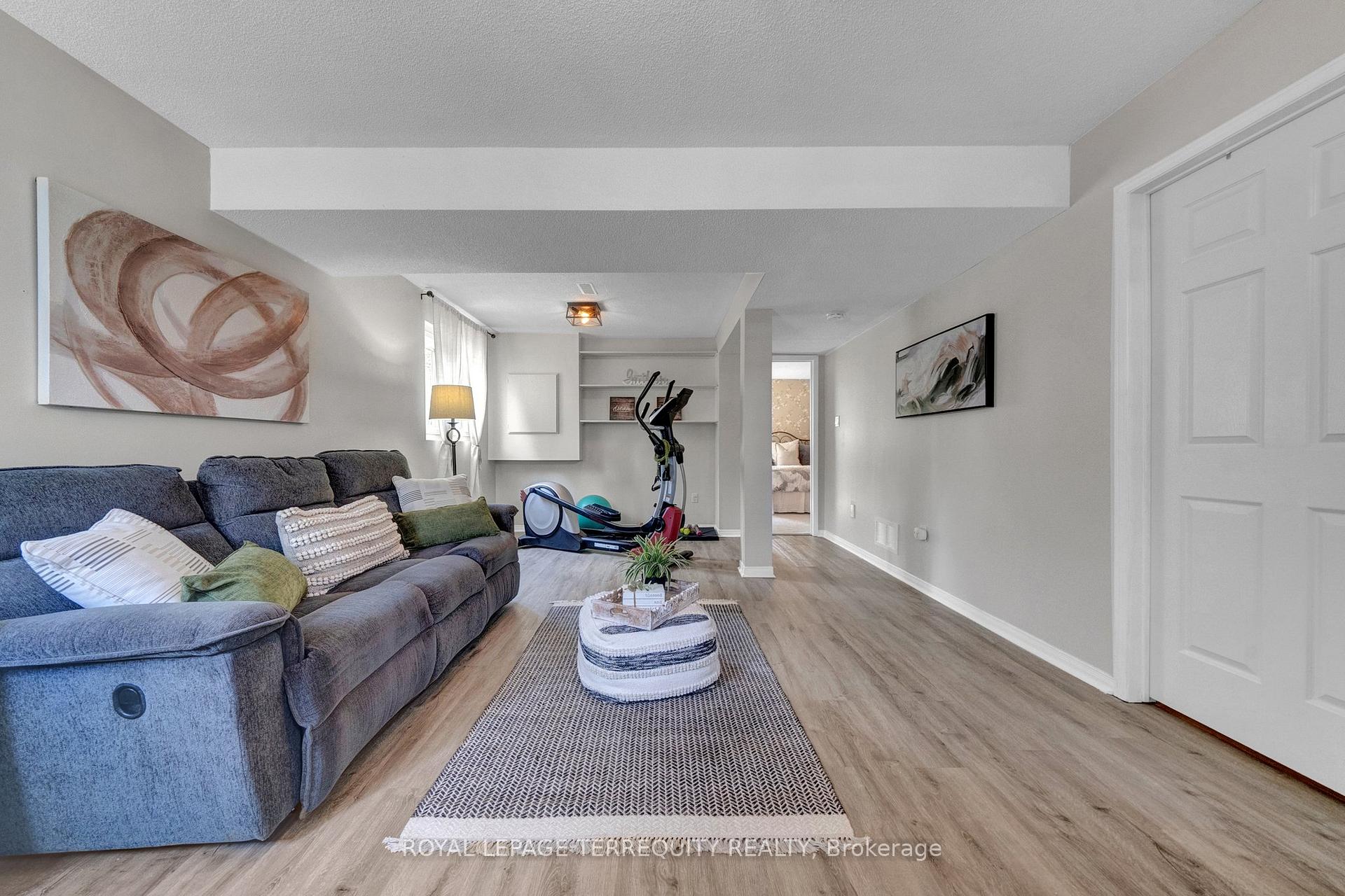 Photo 17 of 20 Abernethy Crescent, Clarington, Bowmanville — HOMEH