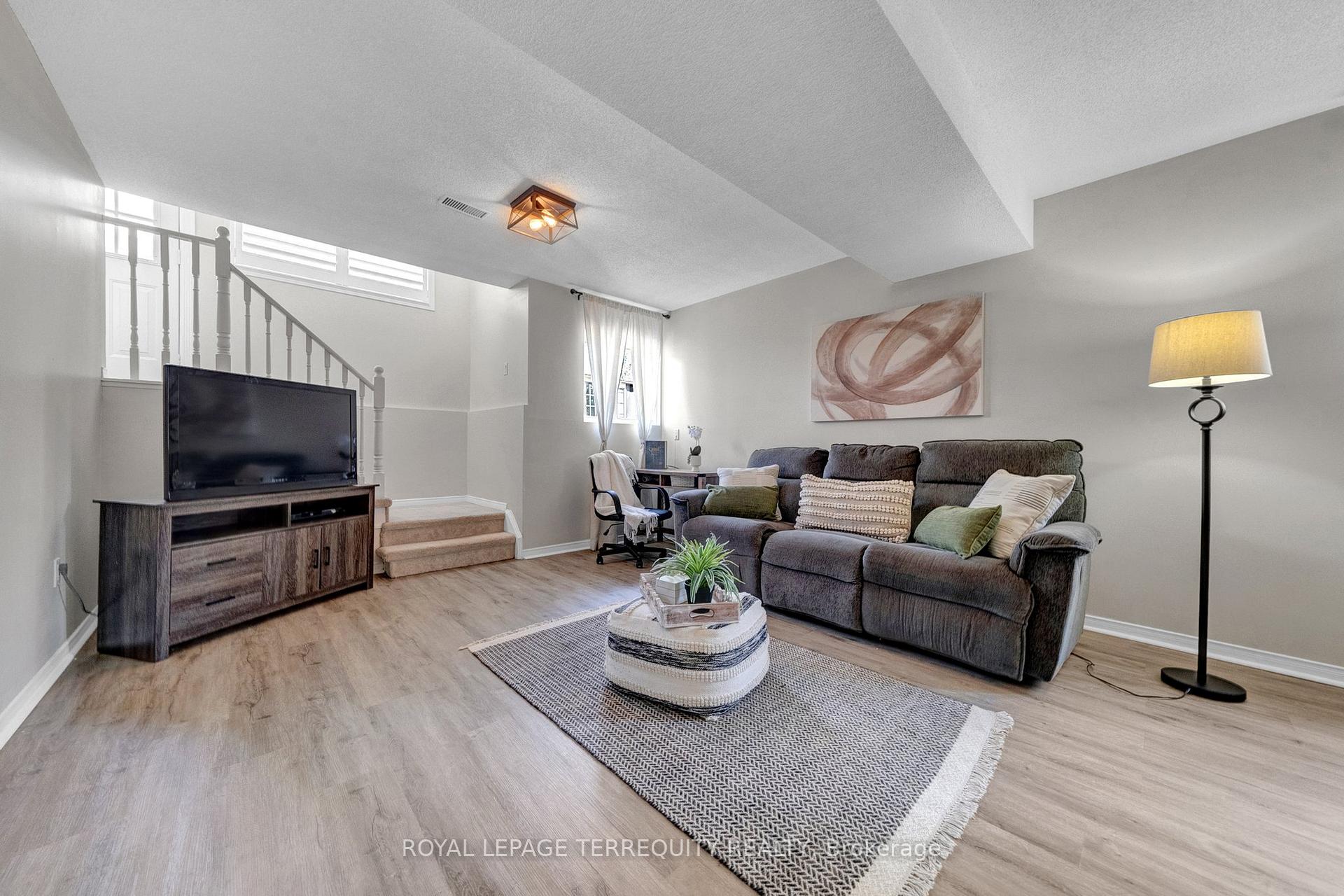 Photo 19 of 20 Abernethy Crescent, Clarington, Bowmanville — HOMEH