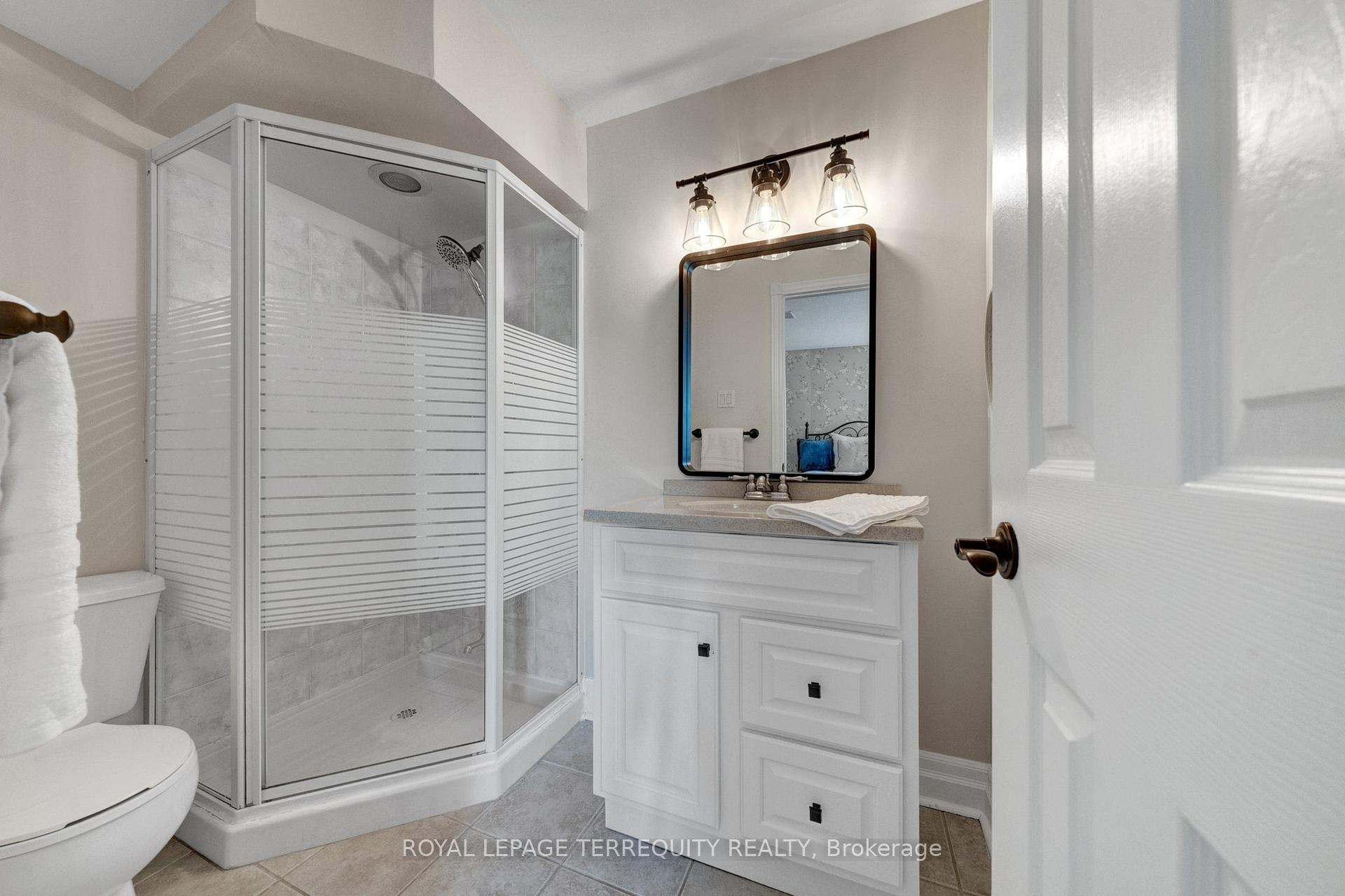 Photo 23 of 20 Abernethy Crescent, Clarington, Bowmanville — HOMEH