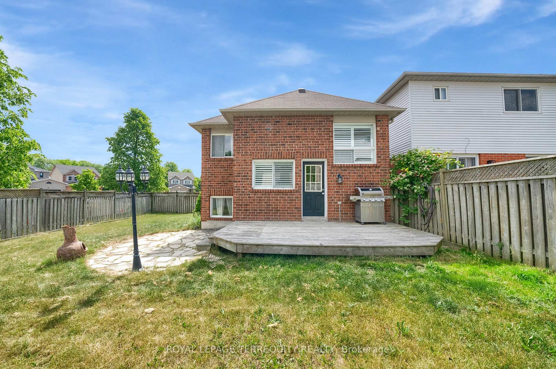 Photo 24 of 20 Abernethy Crescent, Clarington, Bowmanville — HOMEH