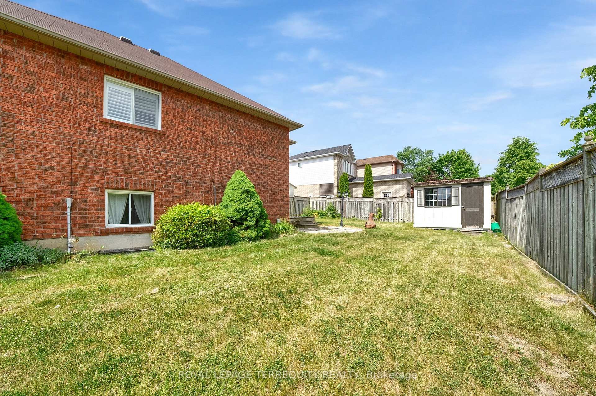 Photo 26 of 20 Abernethy Crescent, Clarington, Bowmanville — HOMEH