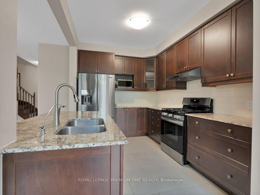 Photo 2 of 11 Mccardy Court, Caledon, Caledon East — HOMEH