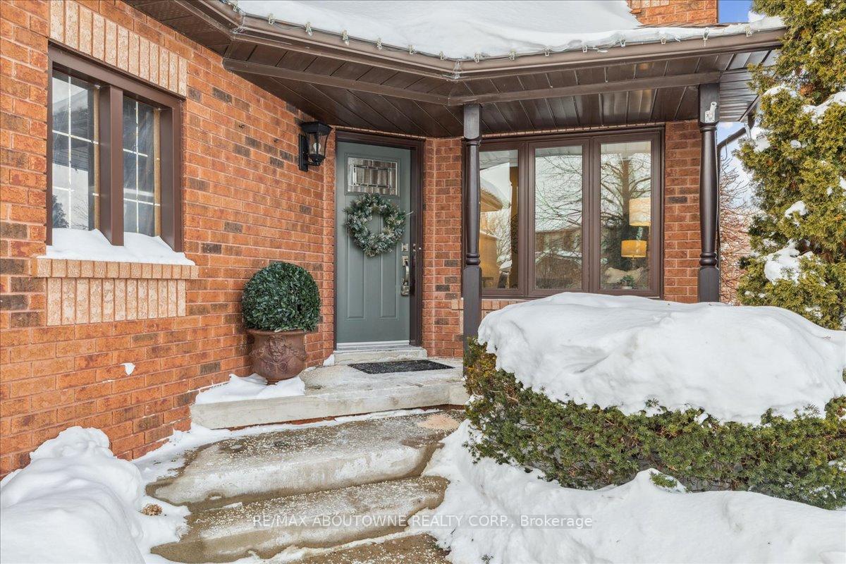 Photo 3 of 69 Lauchlin Crescent, Halton Hills, Georgetown — HOMEH
