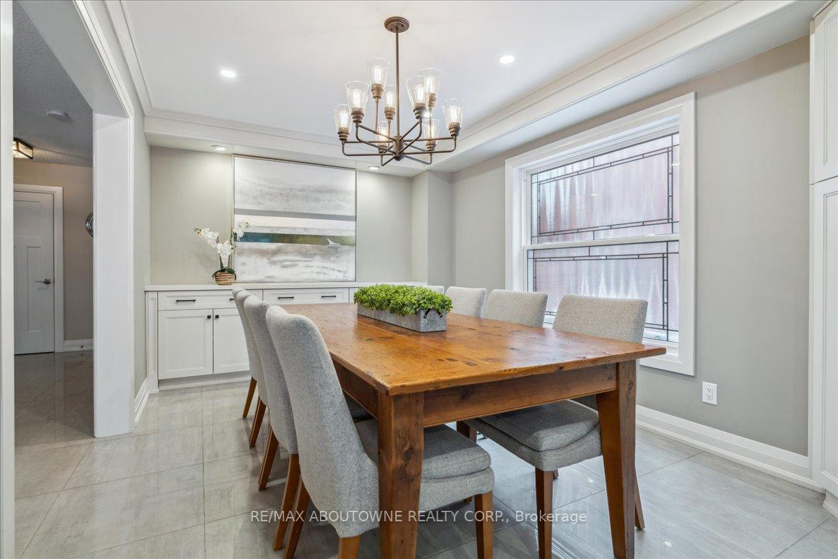 Photo 10 of 69 Lauchlin Crescent, Halton Hills, Georgetown — HOMEH