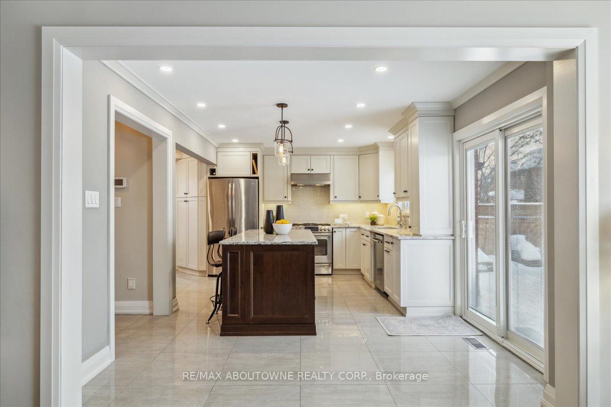 Photo 14 of 69 Lauchlin Crescent, Halton Hills, Georgetown — HOMEH