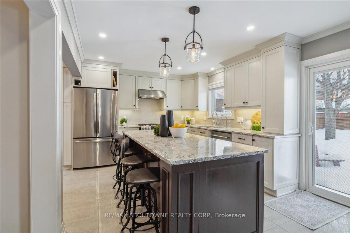 Photo 15 of 69 Lauchlin Crescent, Halton Hills, Georgetown — HOMEH