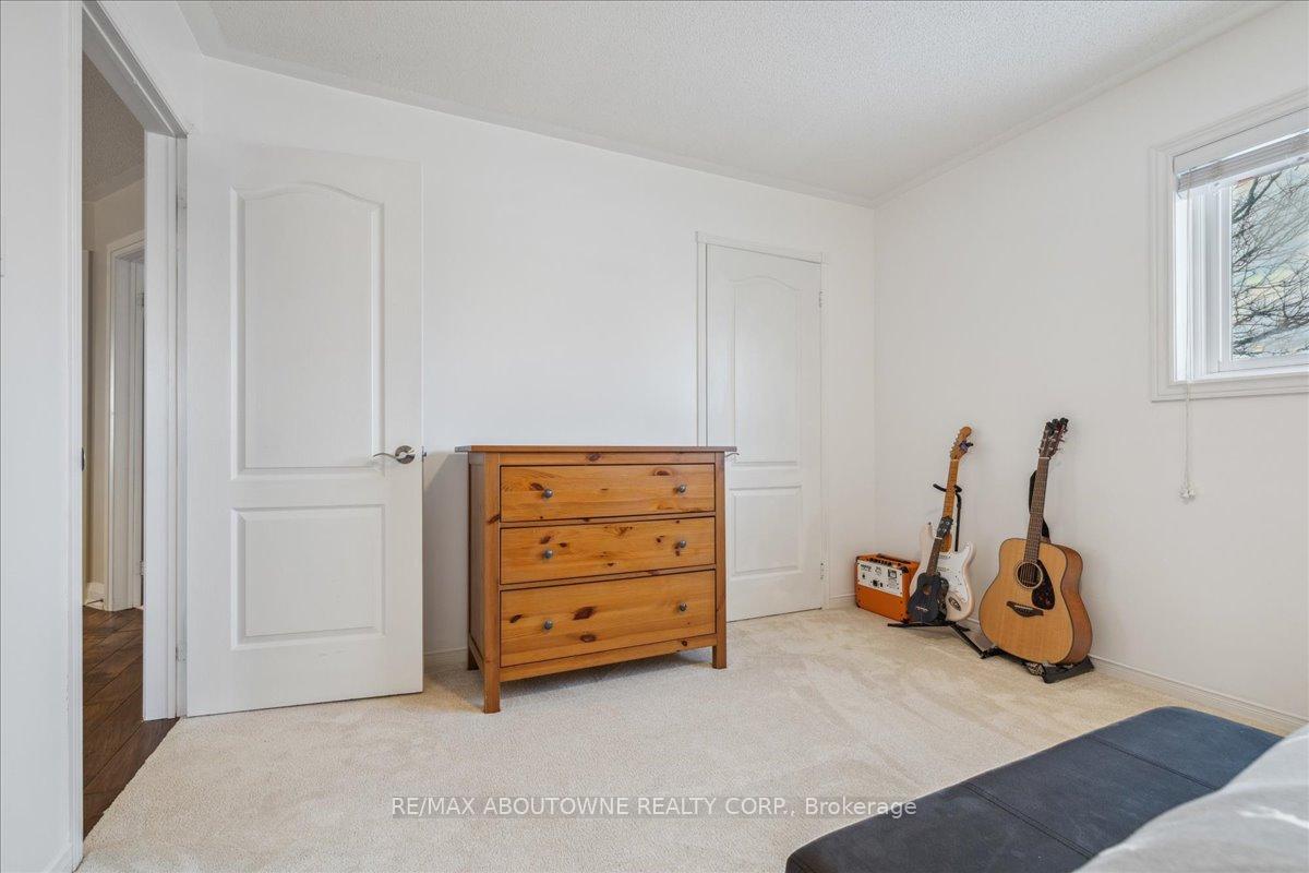 Photo 30 of 69 Lauchlin Crescent, Halton Hills, Georgetown — HOMEH
