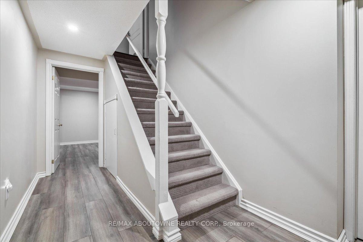 Photo 34 of 69 Lauchlin Crescent, Halton Hills, Georgetown — HOMEH