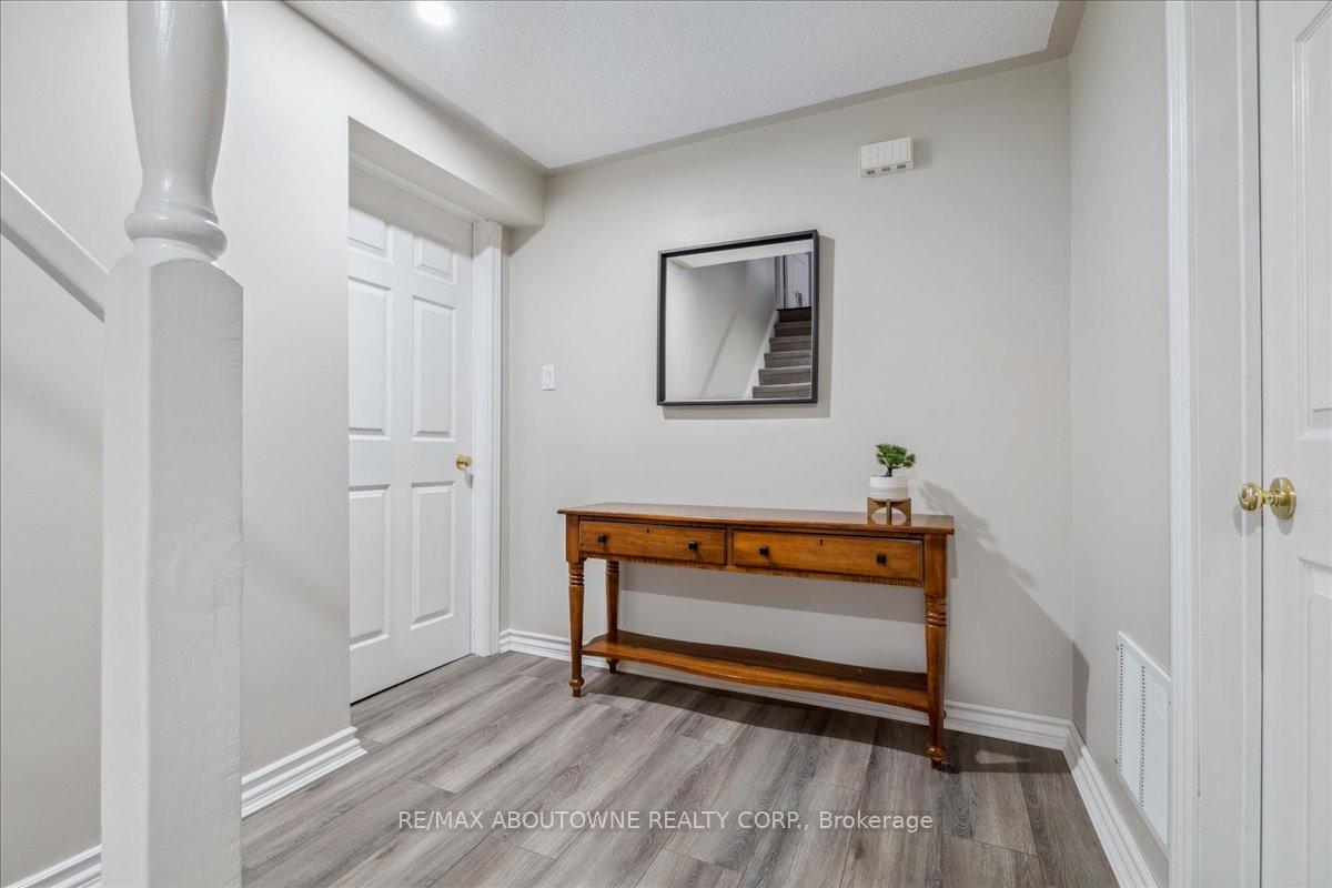 Photo 35 of 69 Lauchlin Crescent, Halton Hills, Georgetown — HOMEH