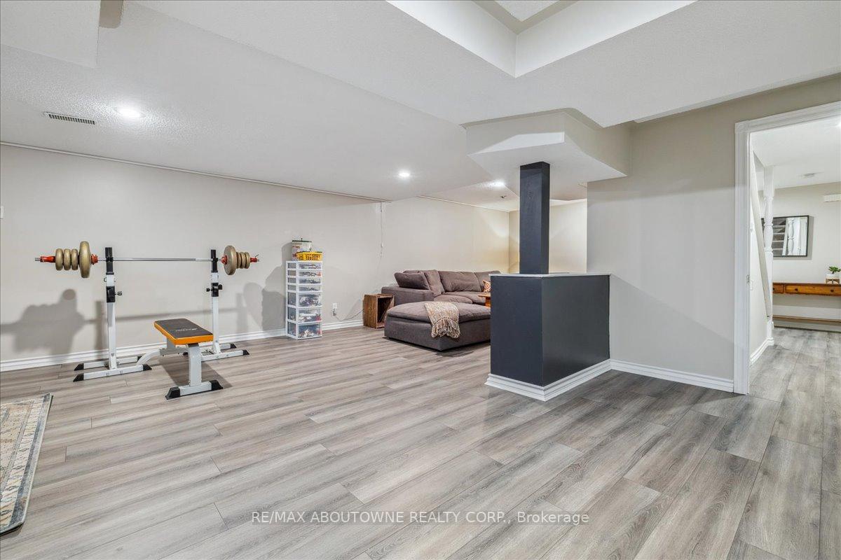 Photo 36 of 69 Lauchlin Crescent, Halton Hills, Georgetown — HOMEH